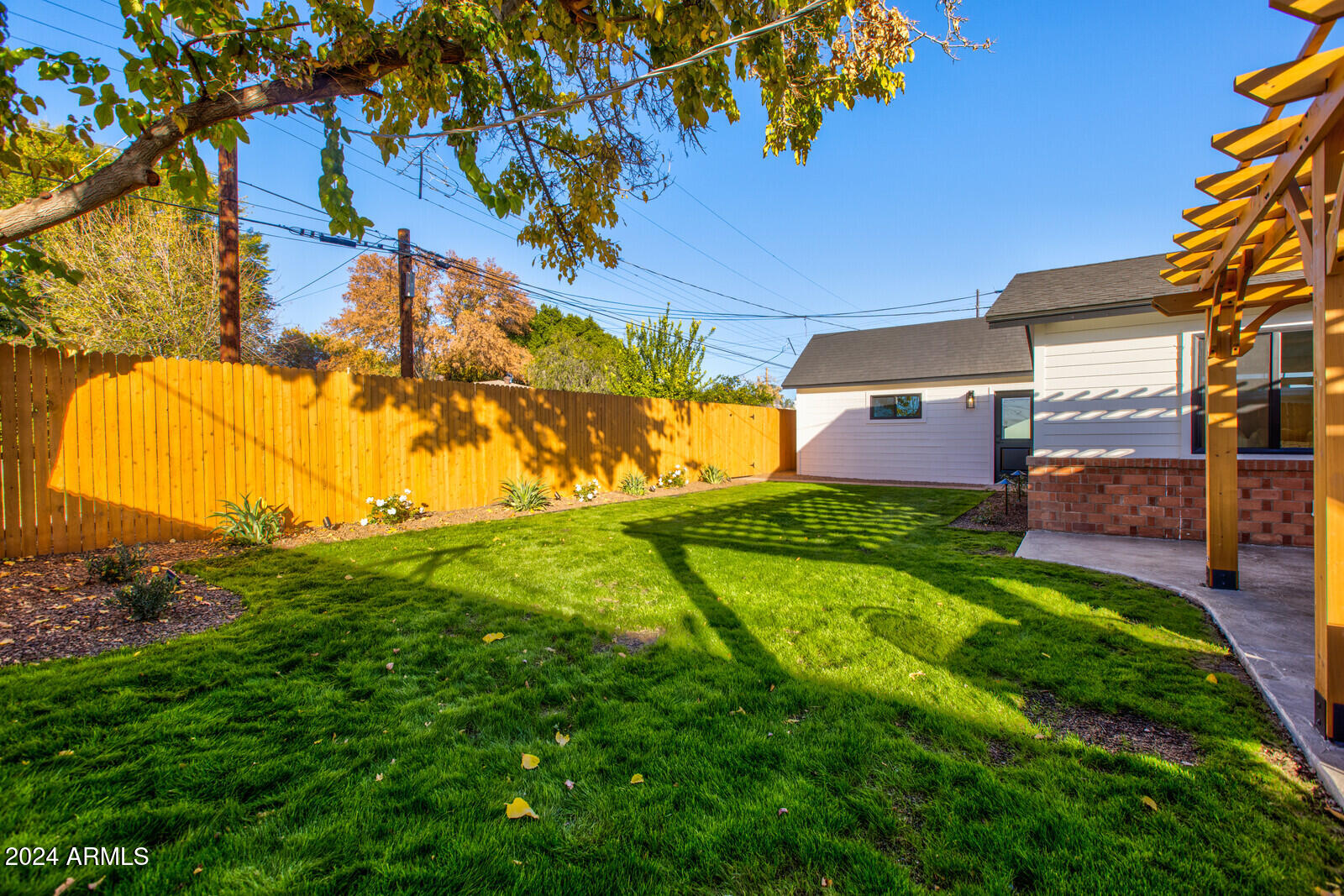 1930 E RANCHO Drive
