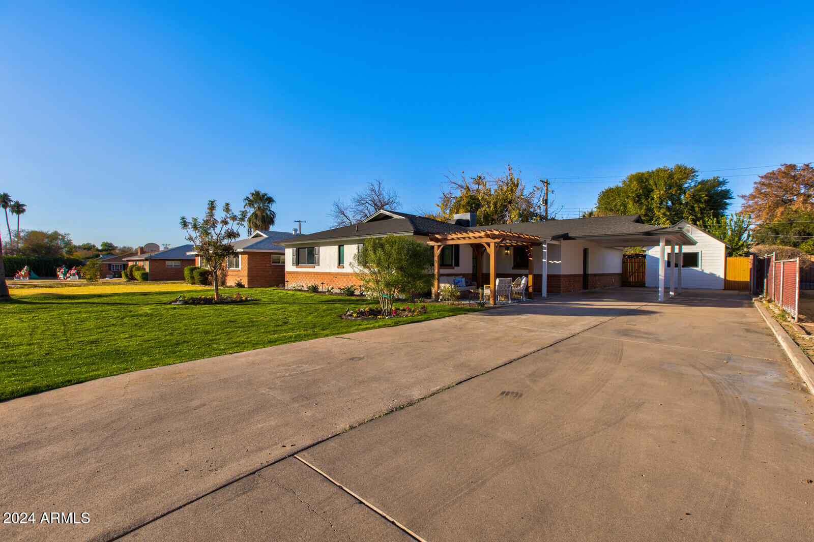 1930 E RANCHO Drive