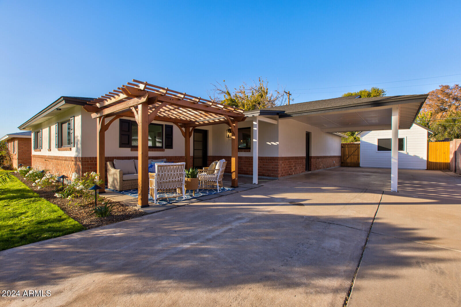 1930 E RANCHO Drive