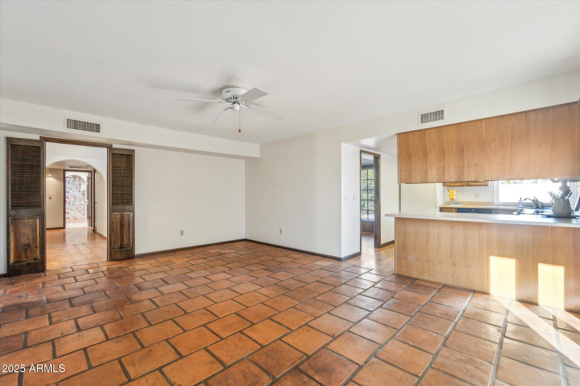 1886 E BENDIX Drive