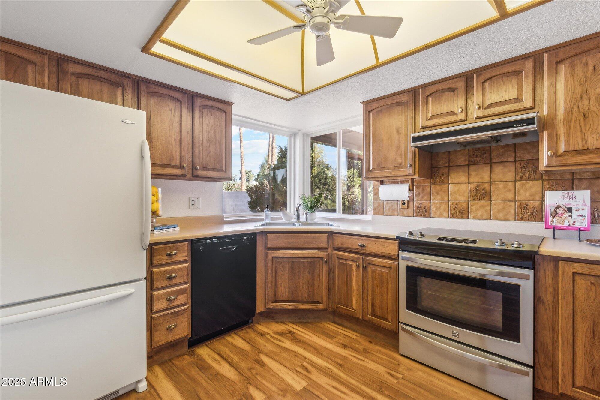 1886 E BENDIX Drive