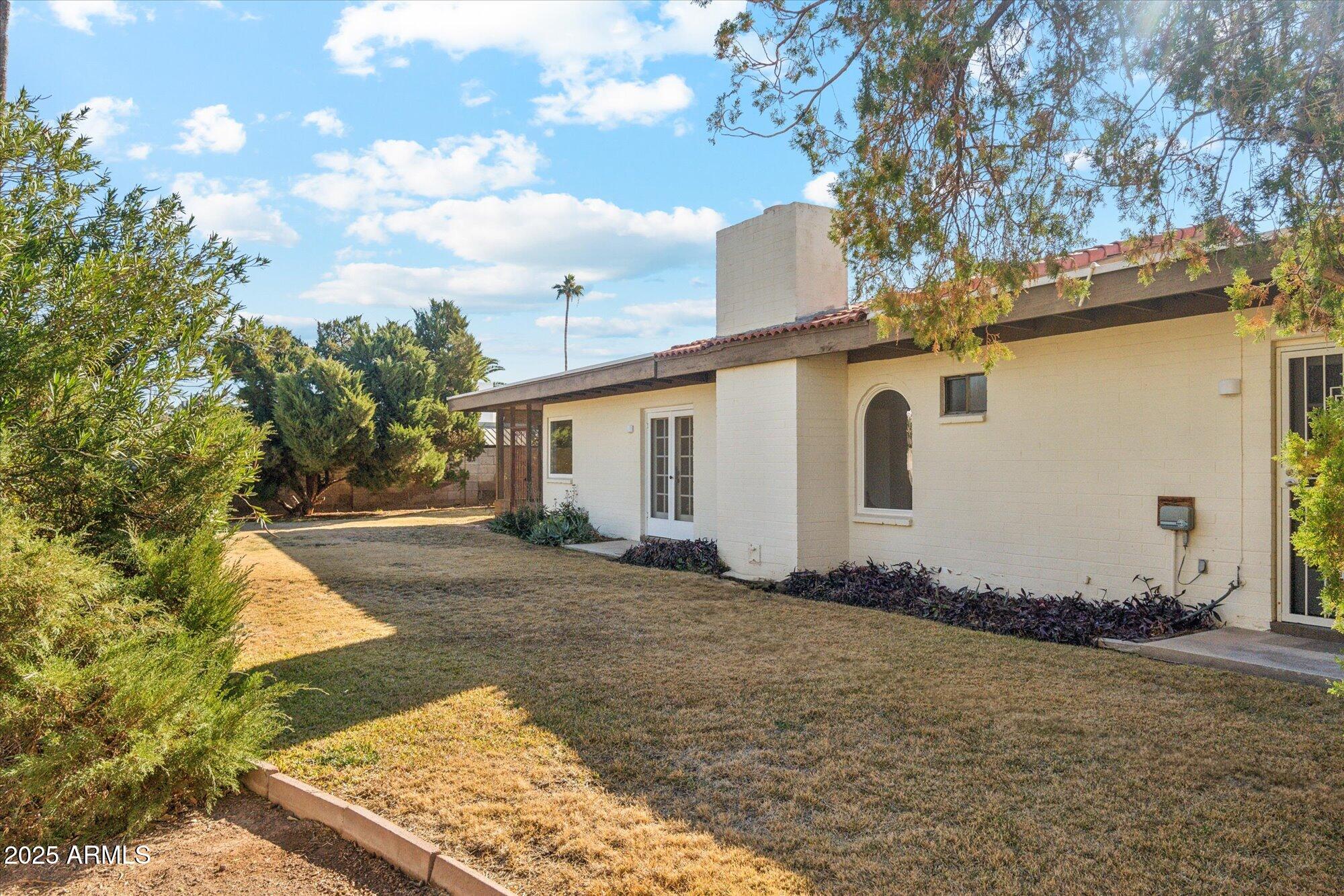 1886 E BENDIX Drive