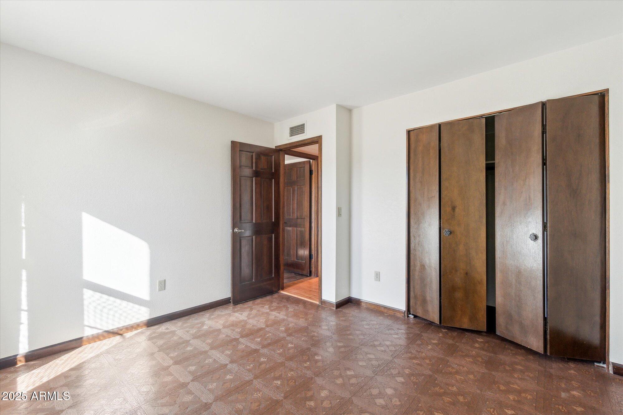 1886 E BENDIX Drive