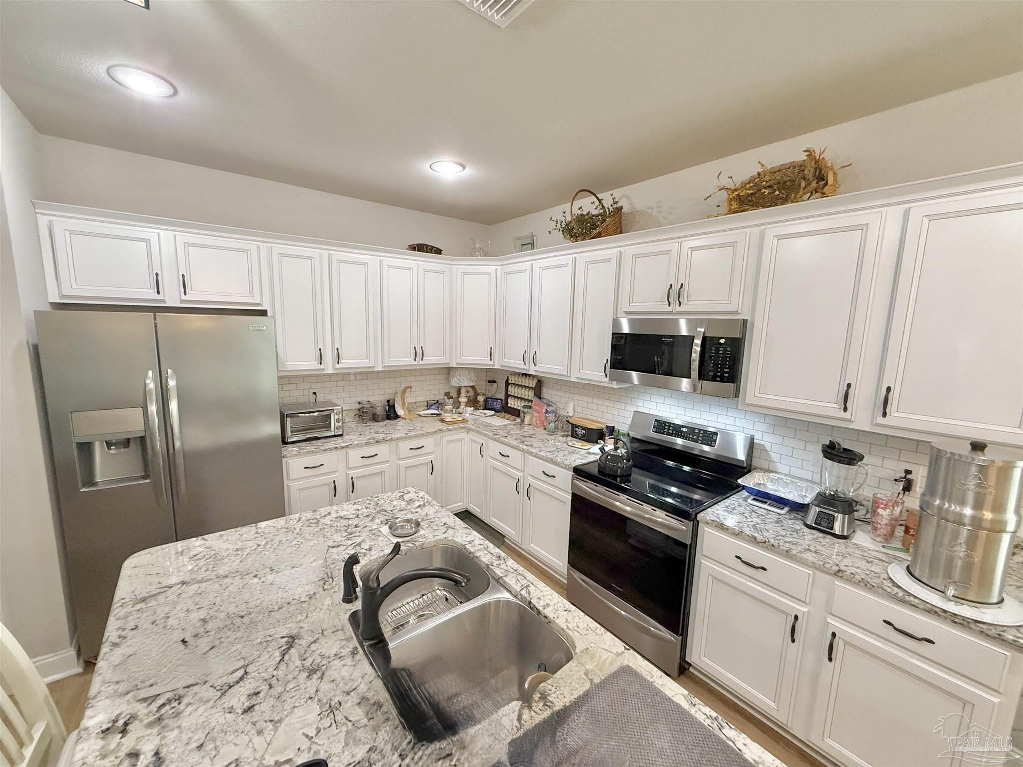 405 Waterbury Ct