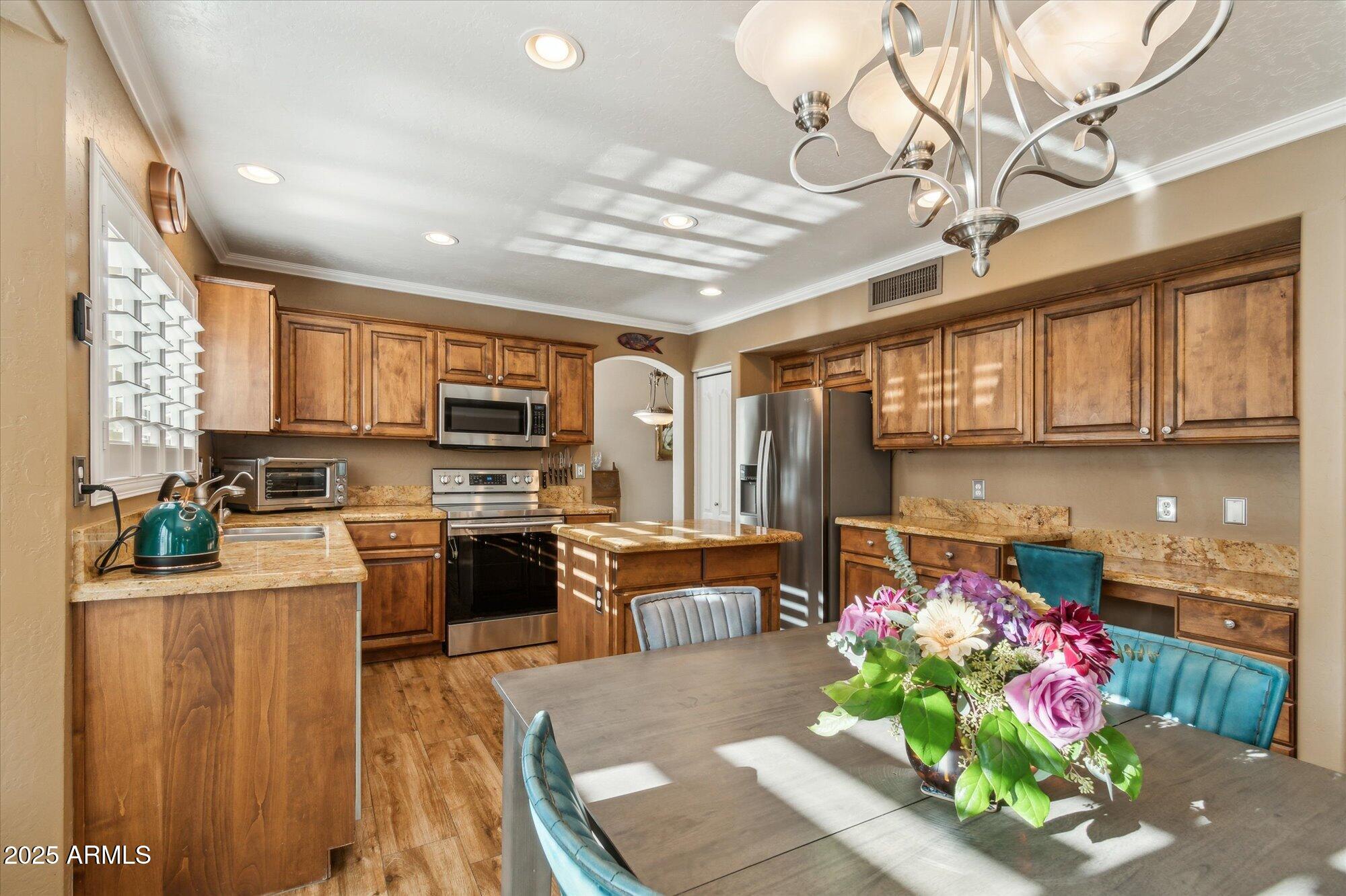 2249 E TAXIDEA Way