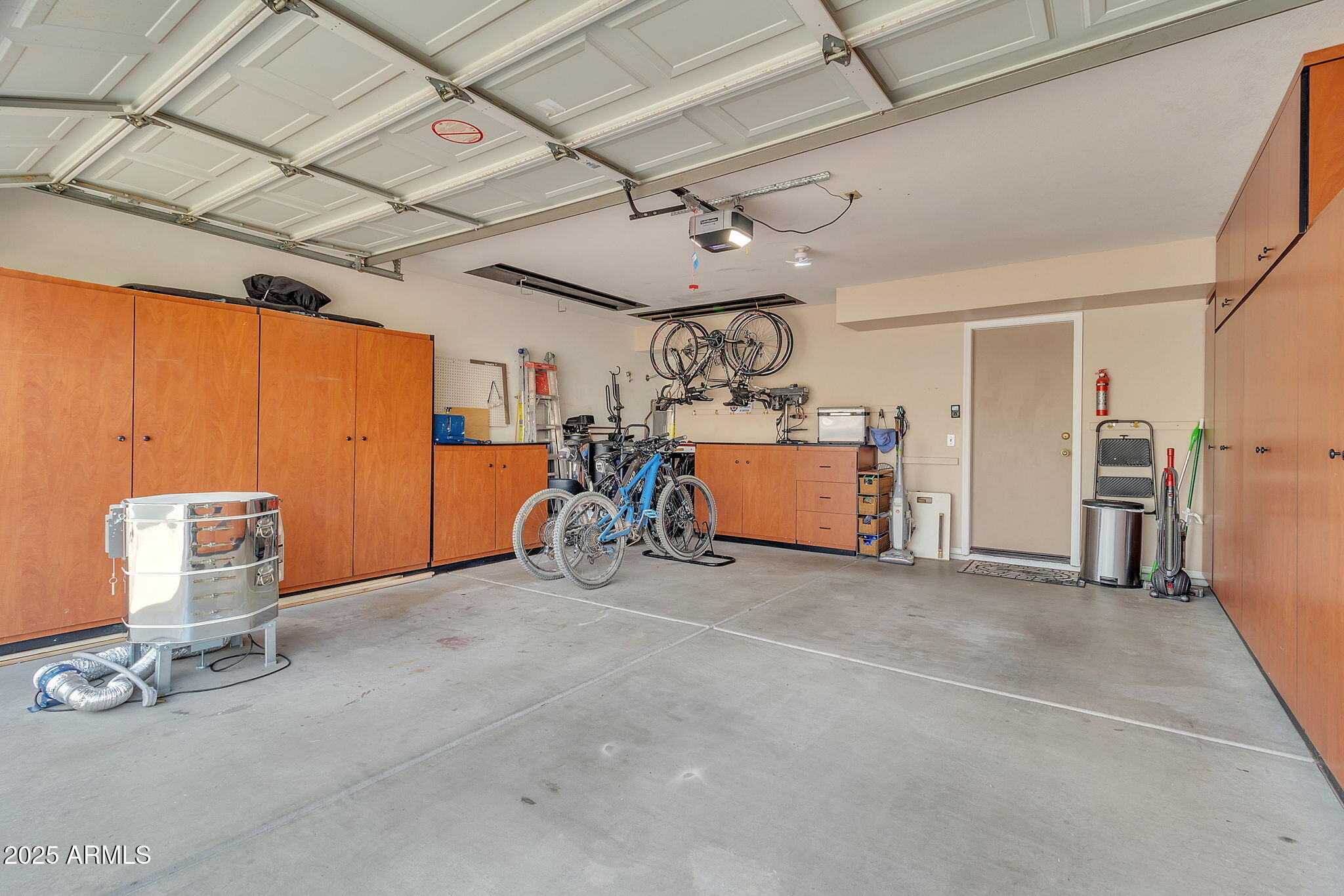 4028 N RANIER