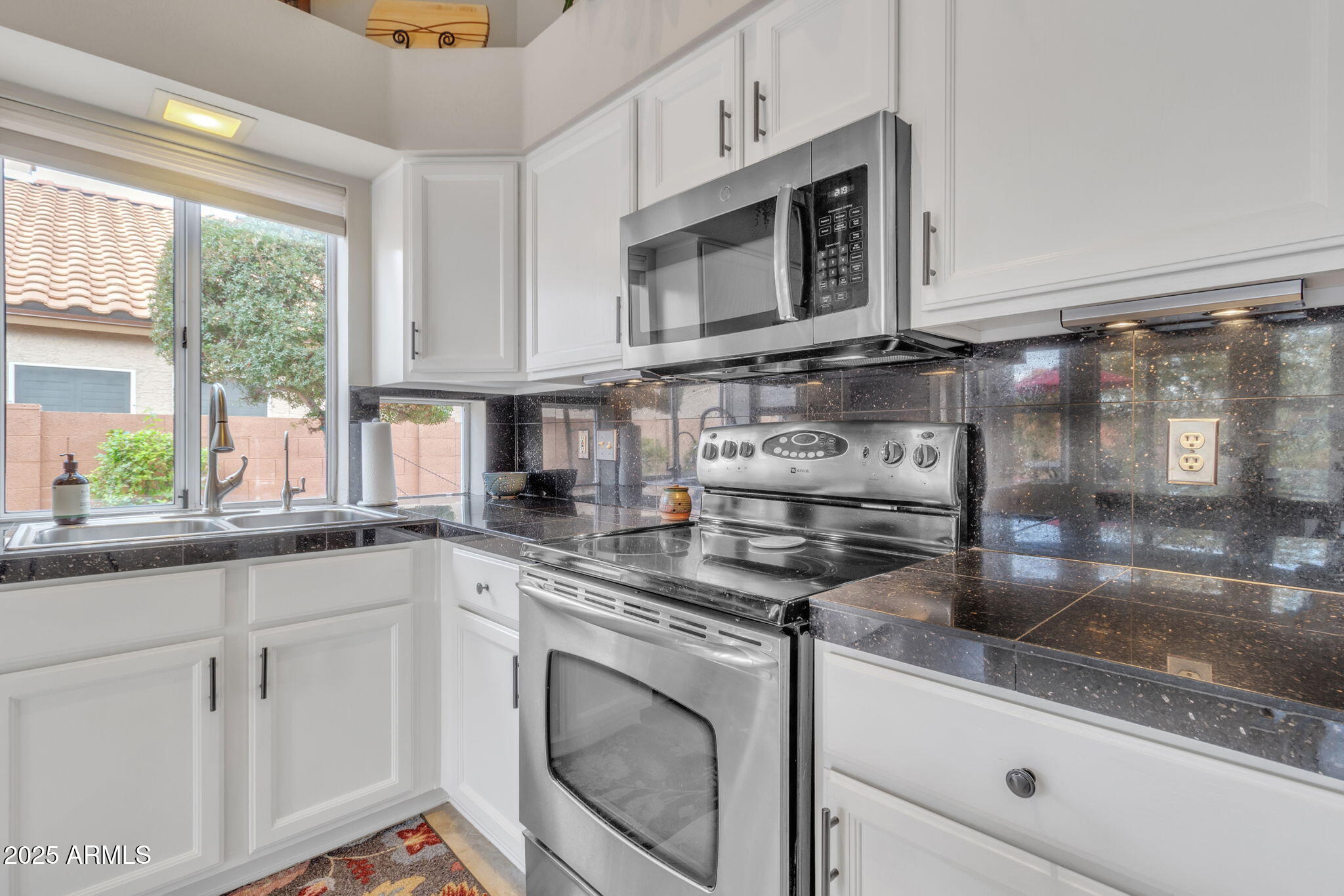4028 N RANIER