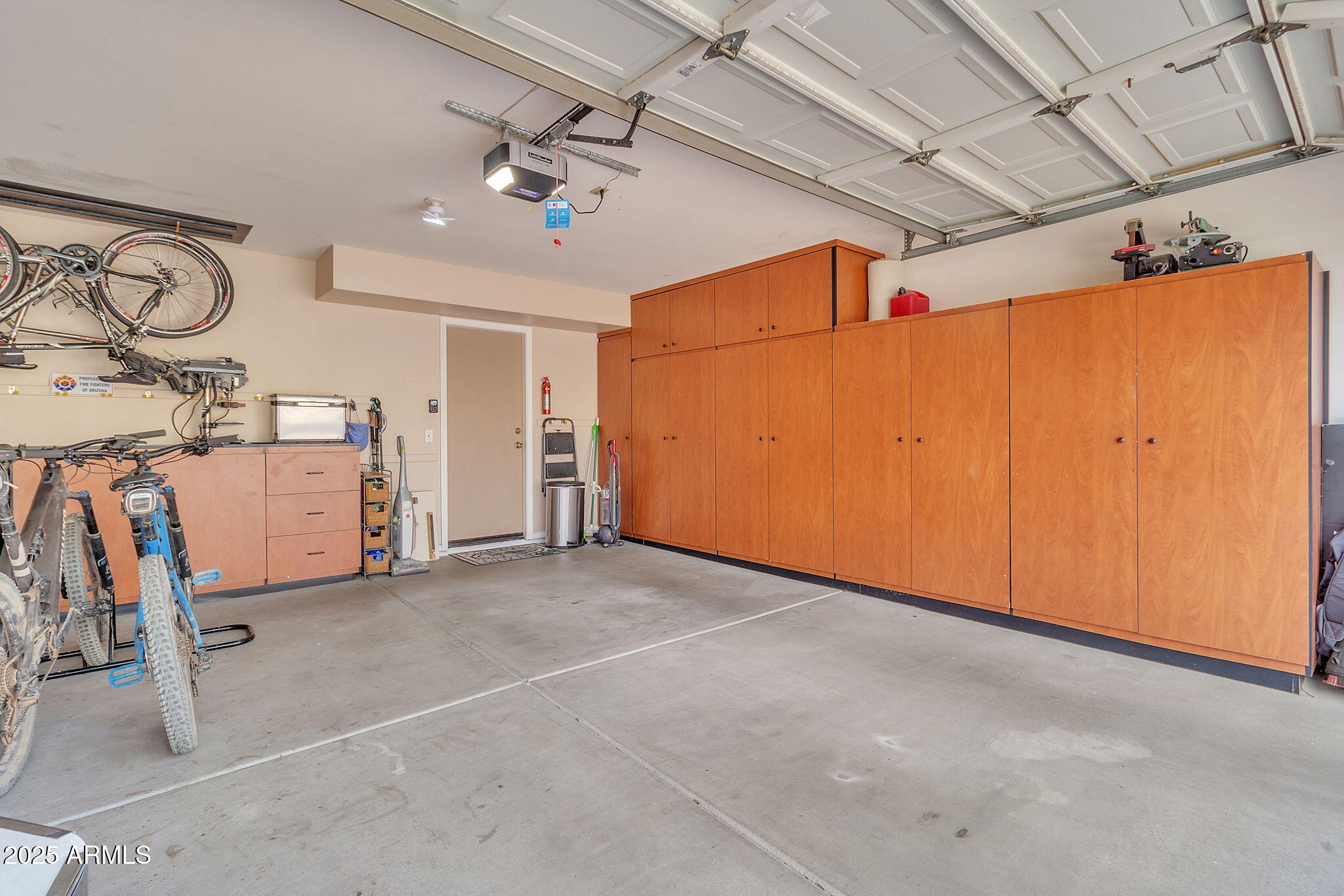 4028 N RANIER