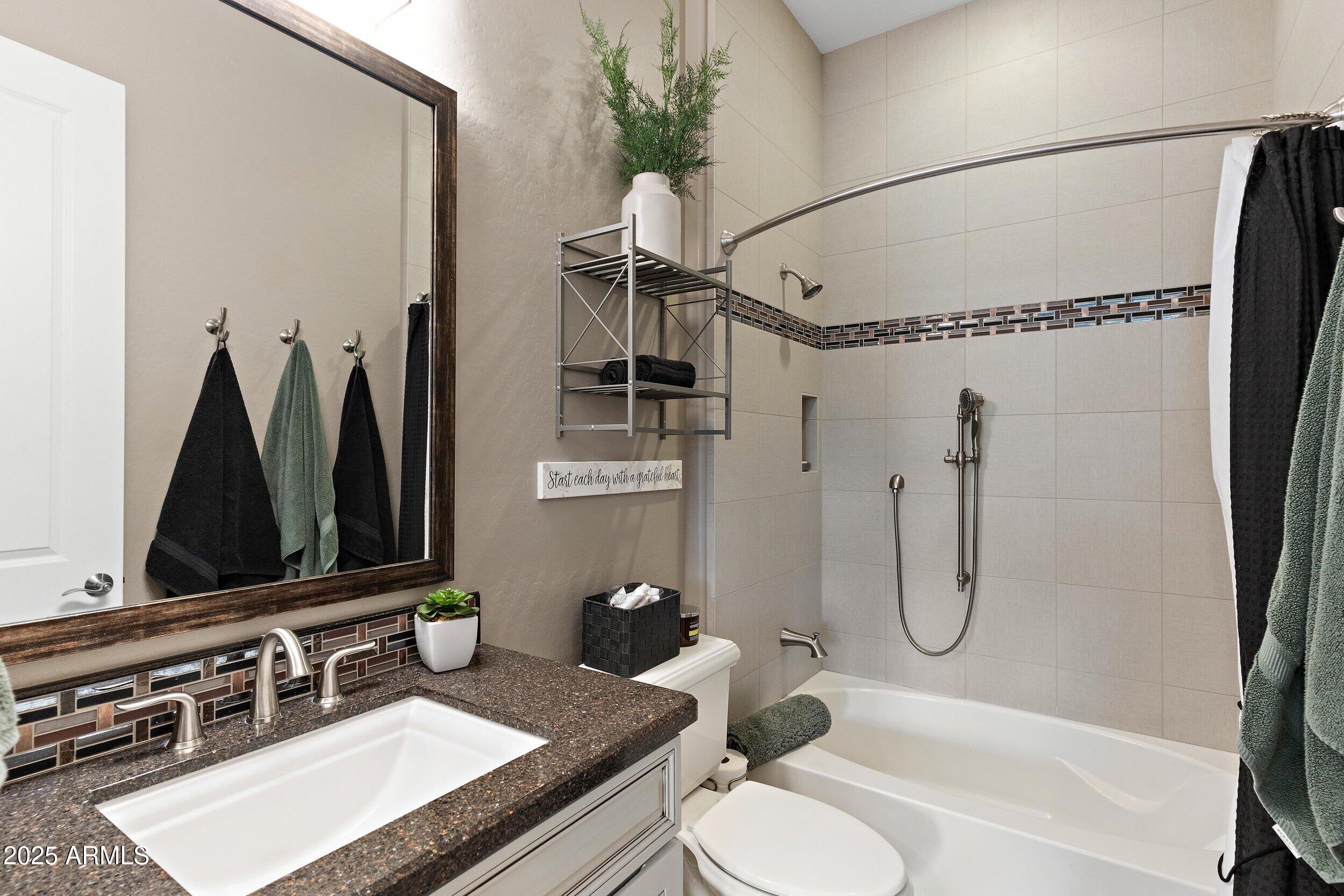 1457 E COPPER Hollow