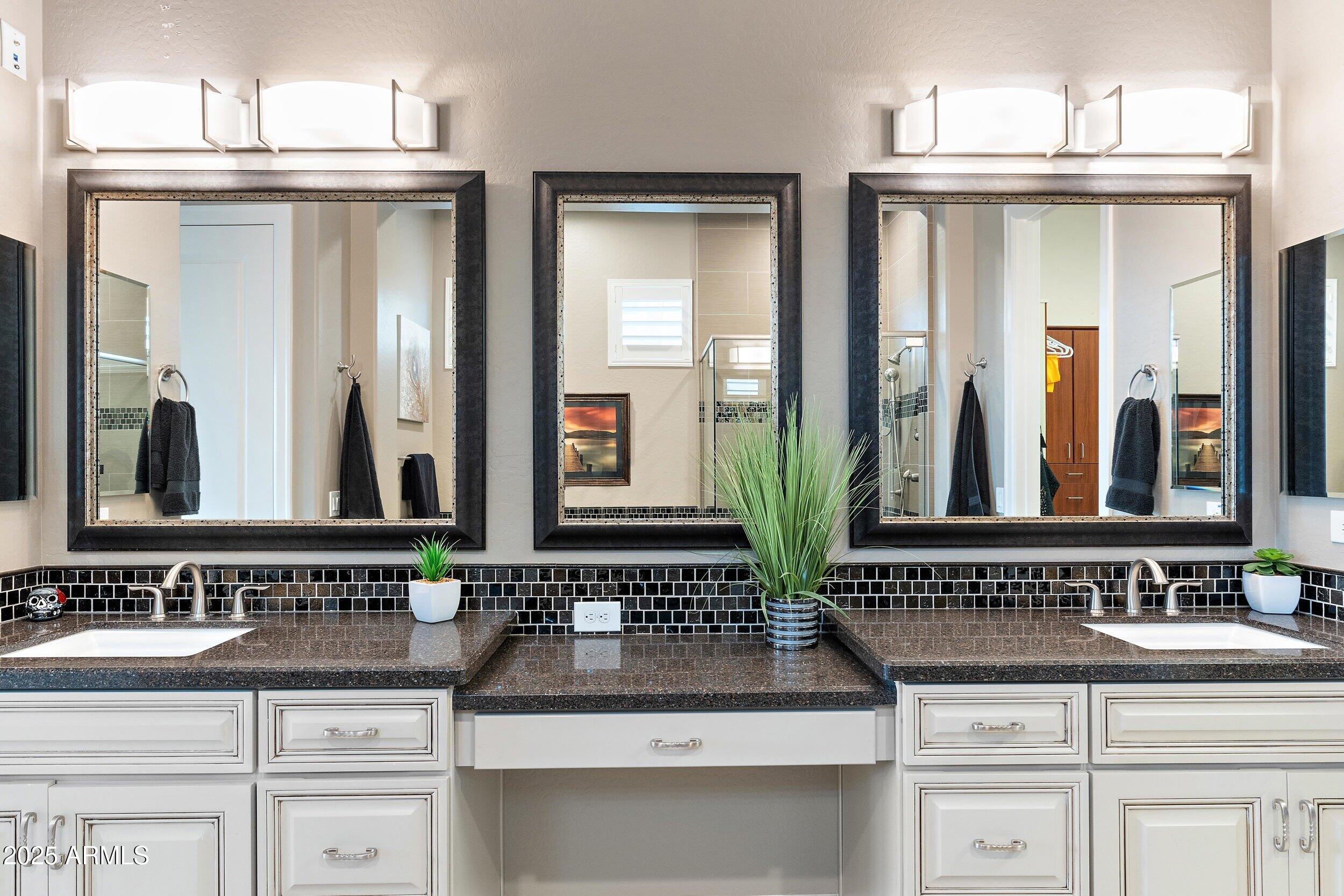 1457 E COPPER Hollow