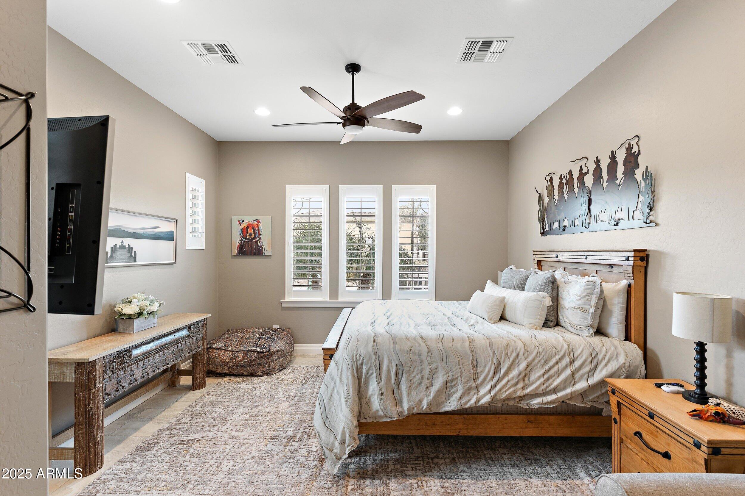 1457 E COPPER Hollow