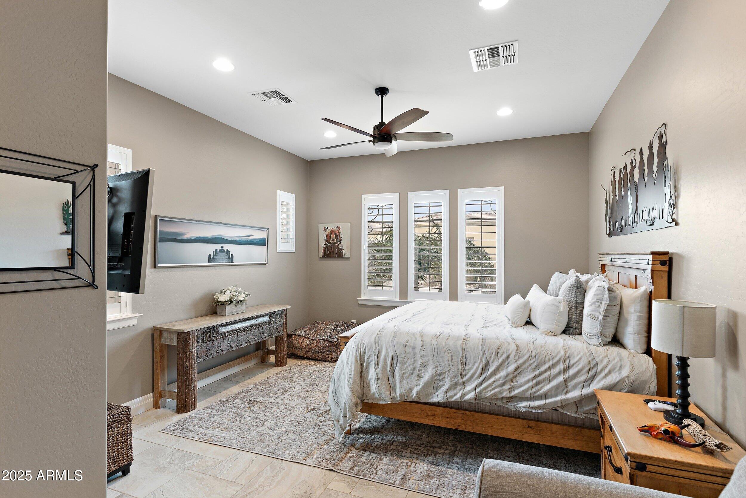 1457 E COPPER Hollow