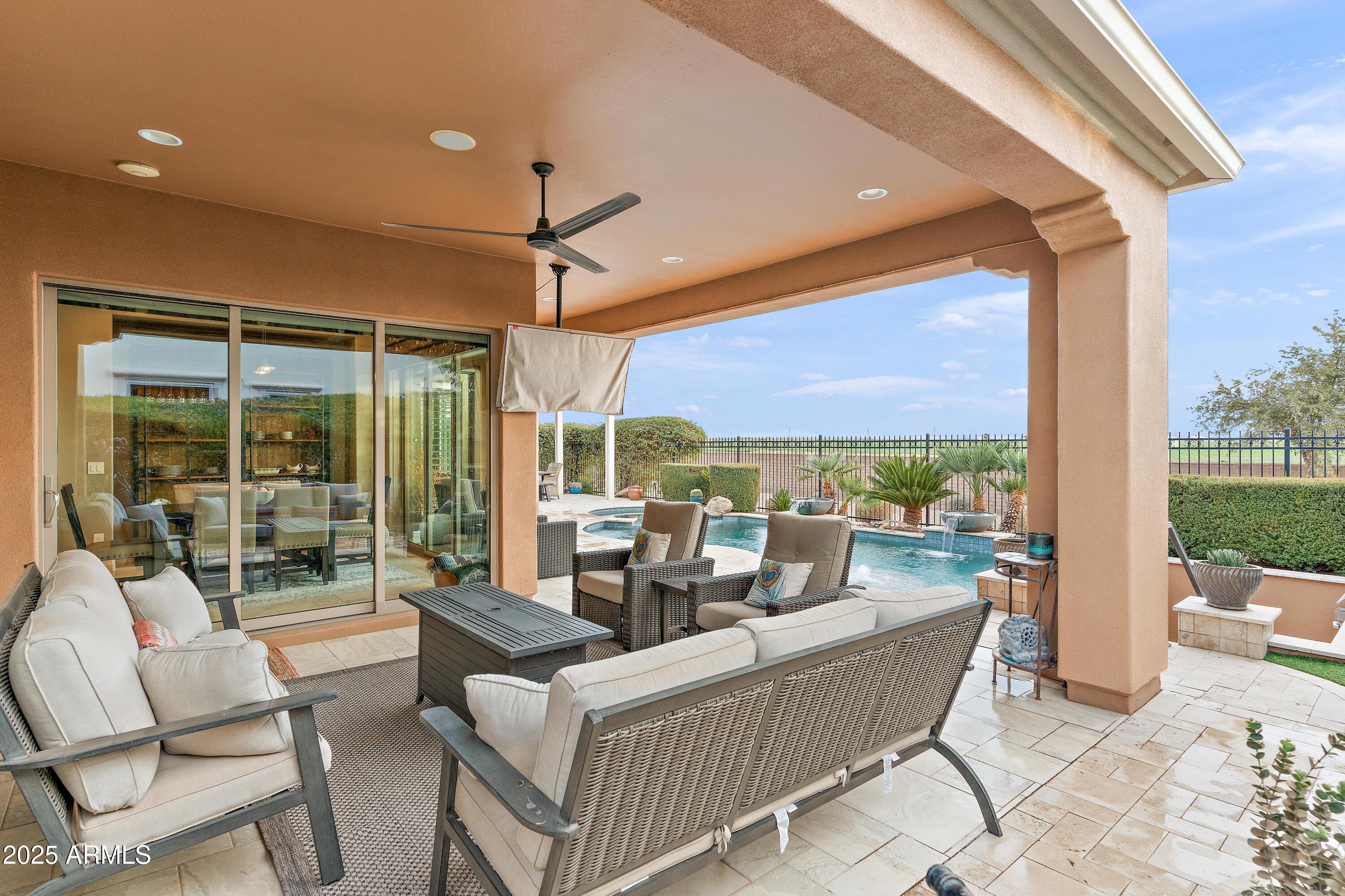 1457 E COPPER Hollow