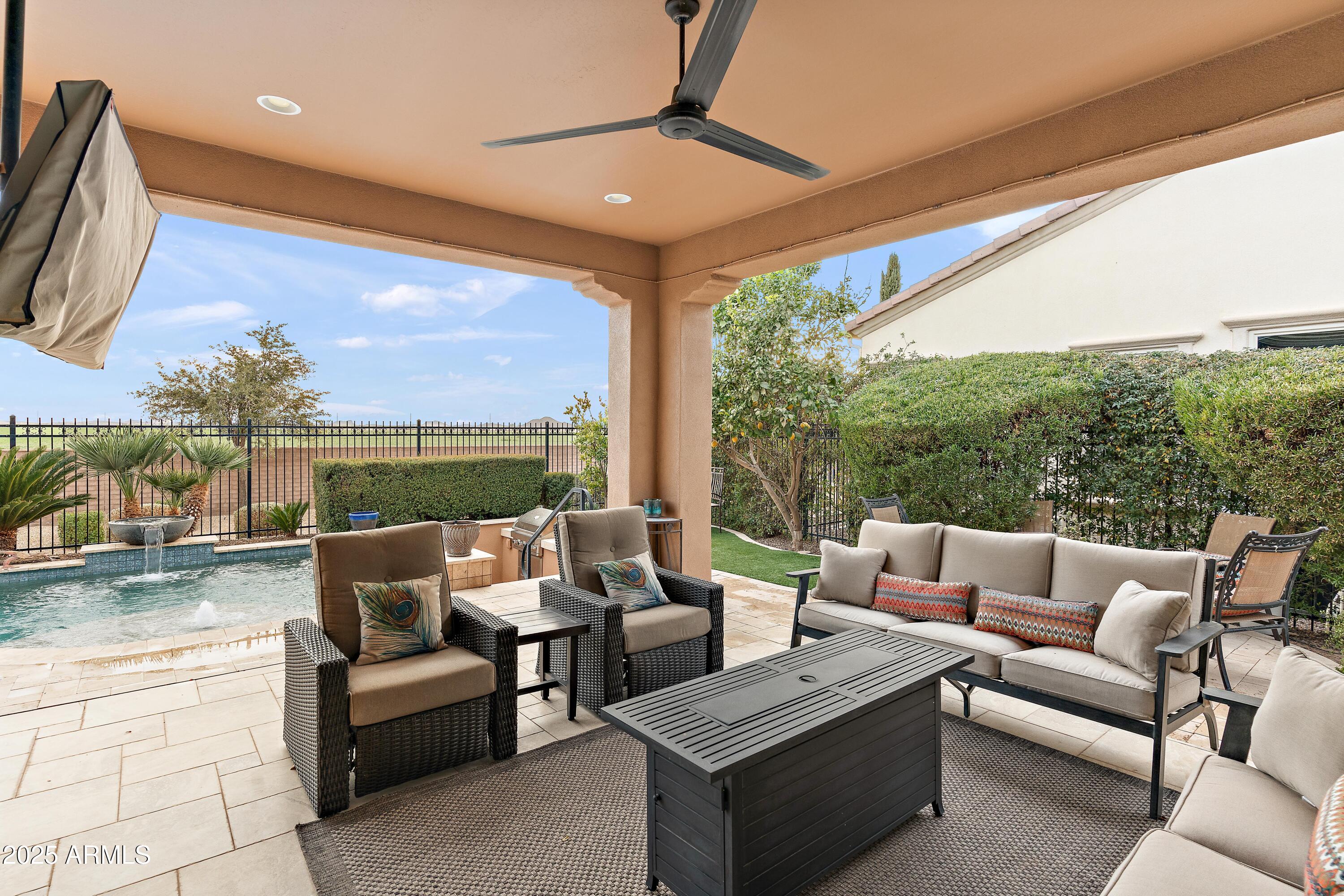 1457 E COPPER Hollow