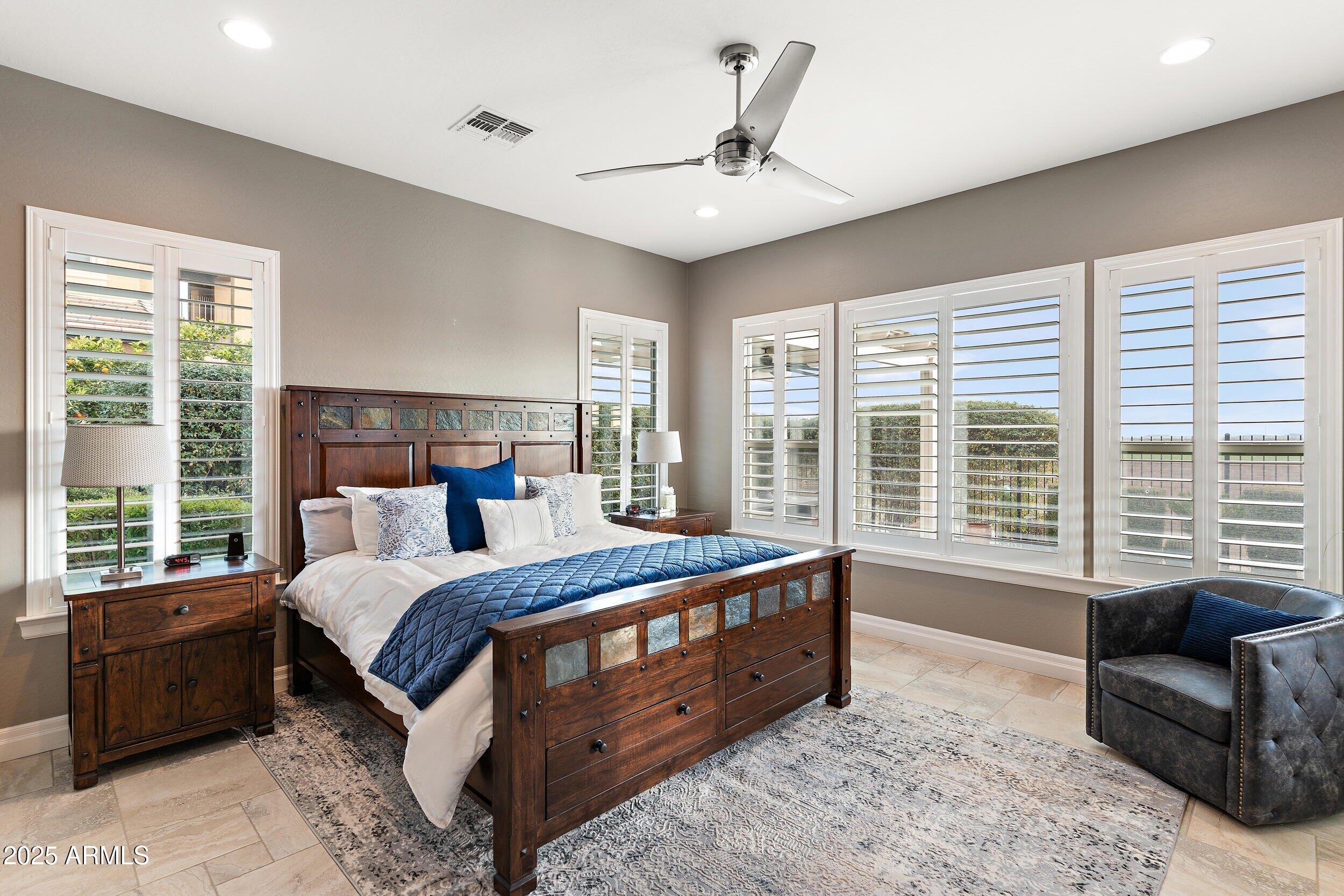 1457 E COPPER Hollow