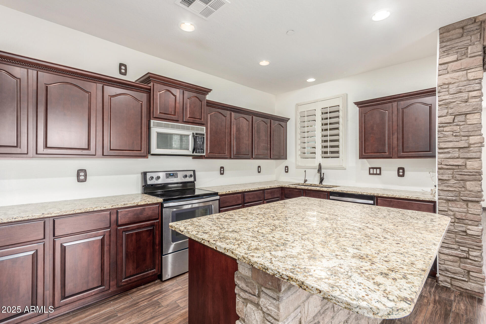 3883 E SANTA FE Lane