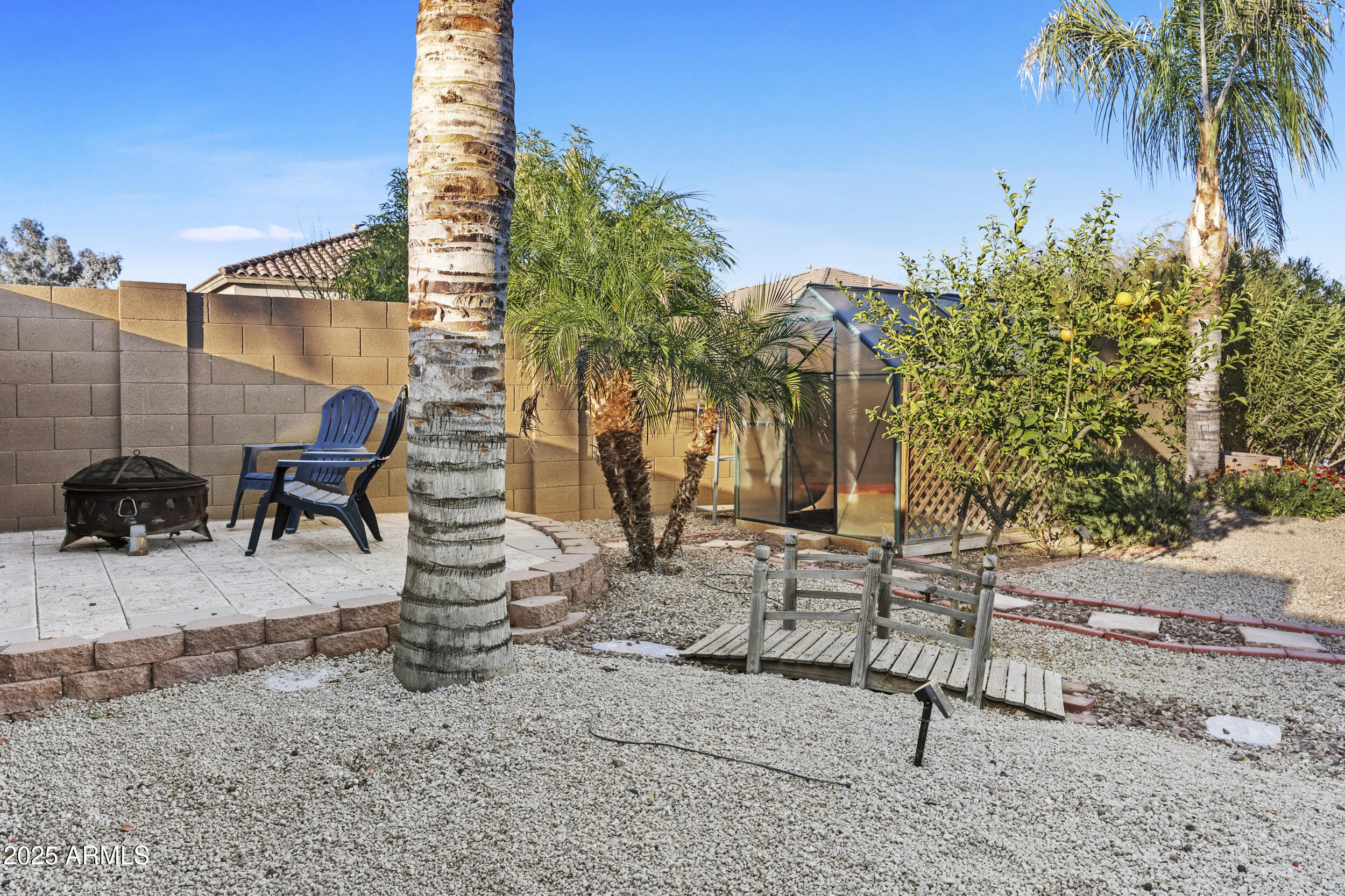586 E STIRRUP Lane