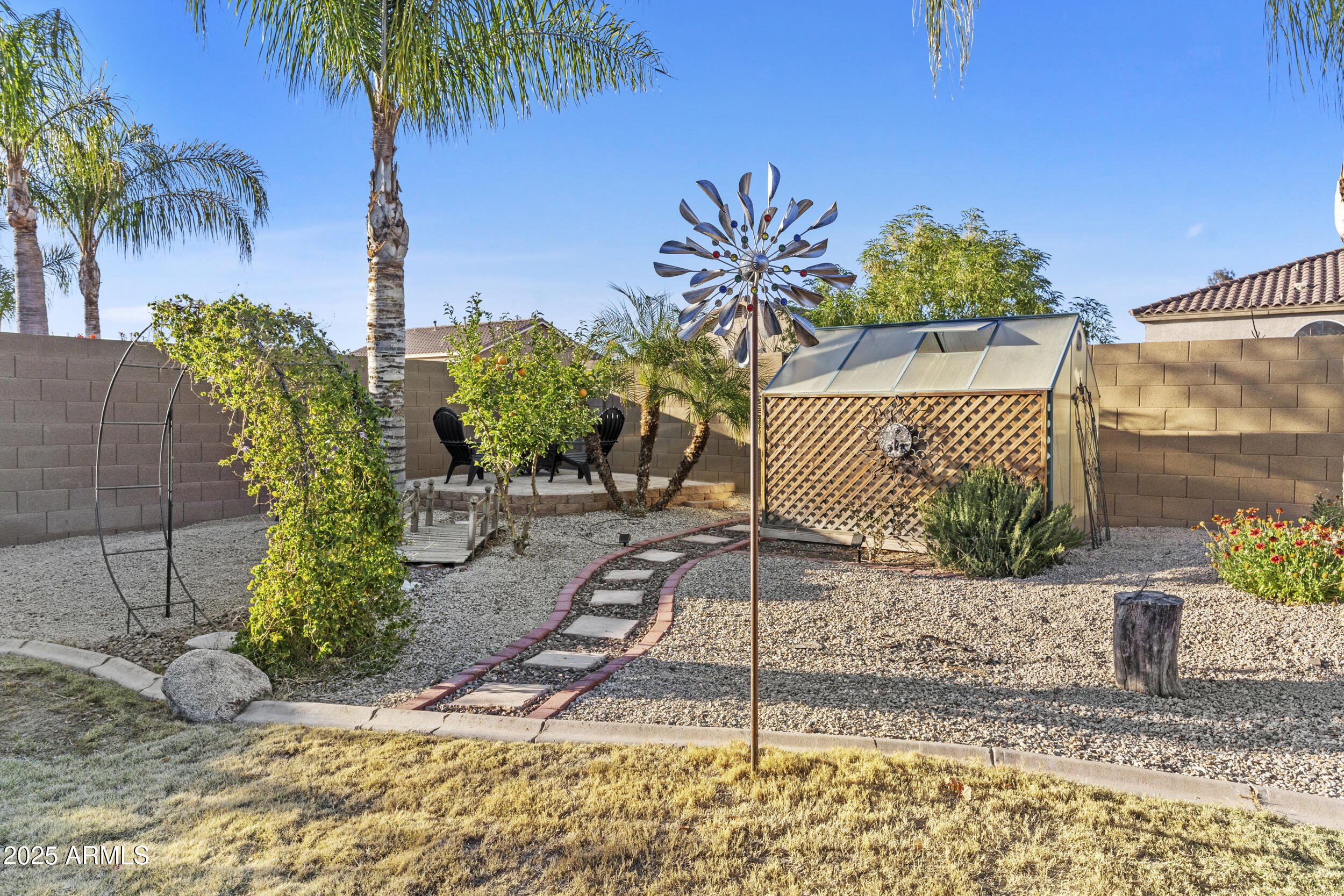 586 E STIRRUP Lane