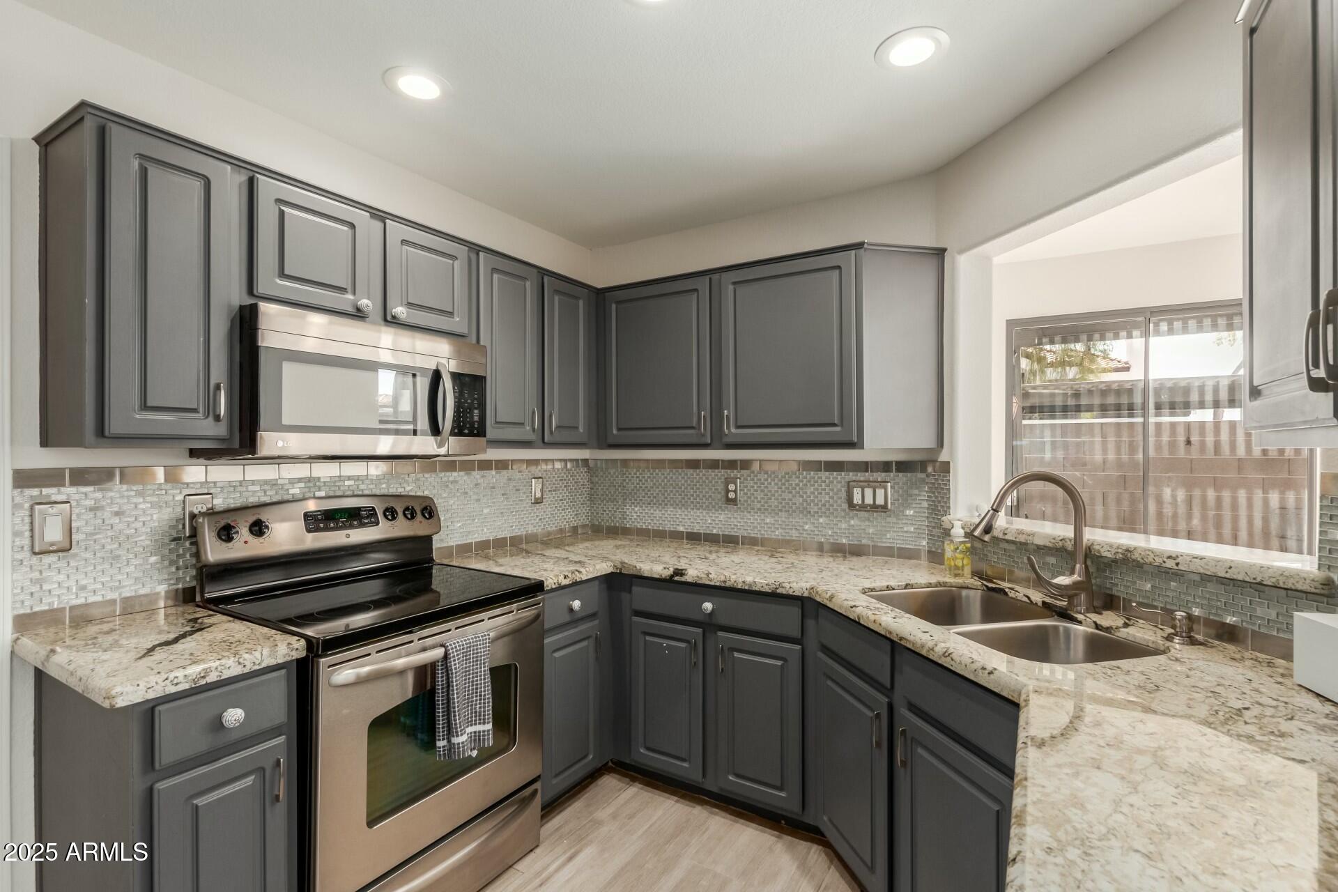 1425 S LINDSAY Road 18