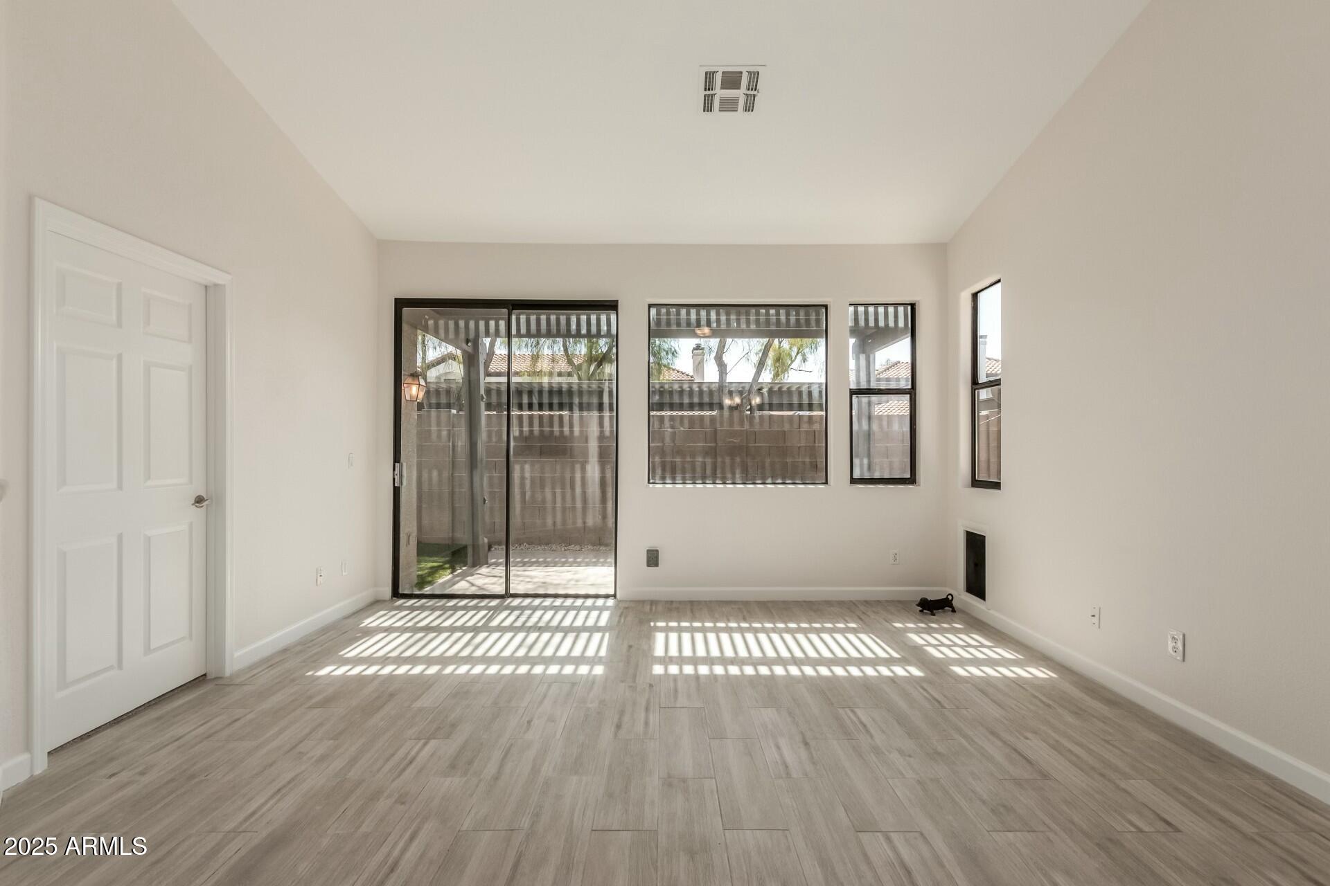 1425 S LINDSAY Road 18