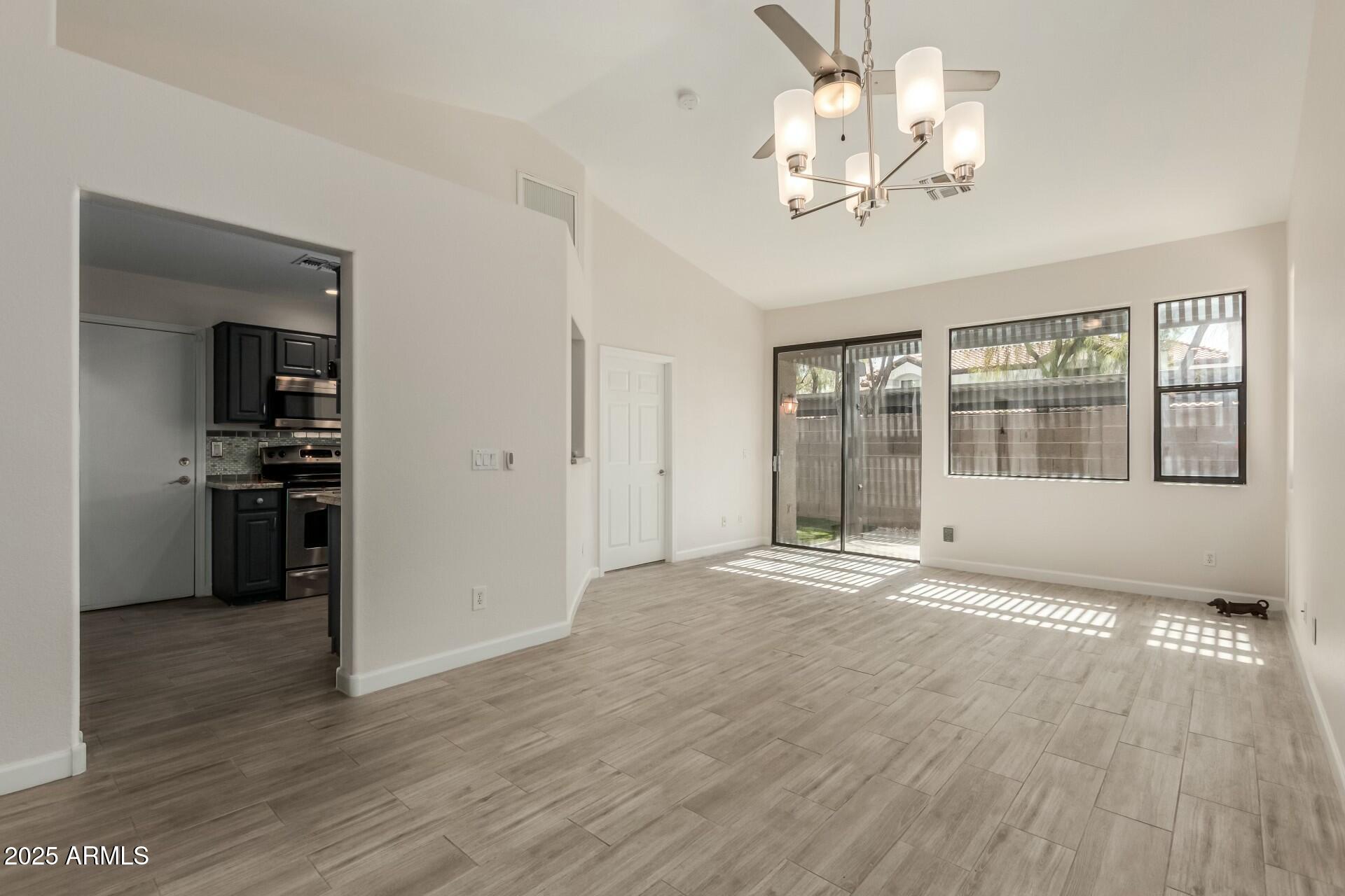 1425 S LINDSAY Road 18
