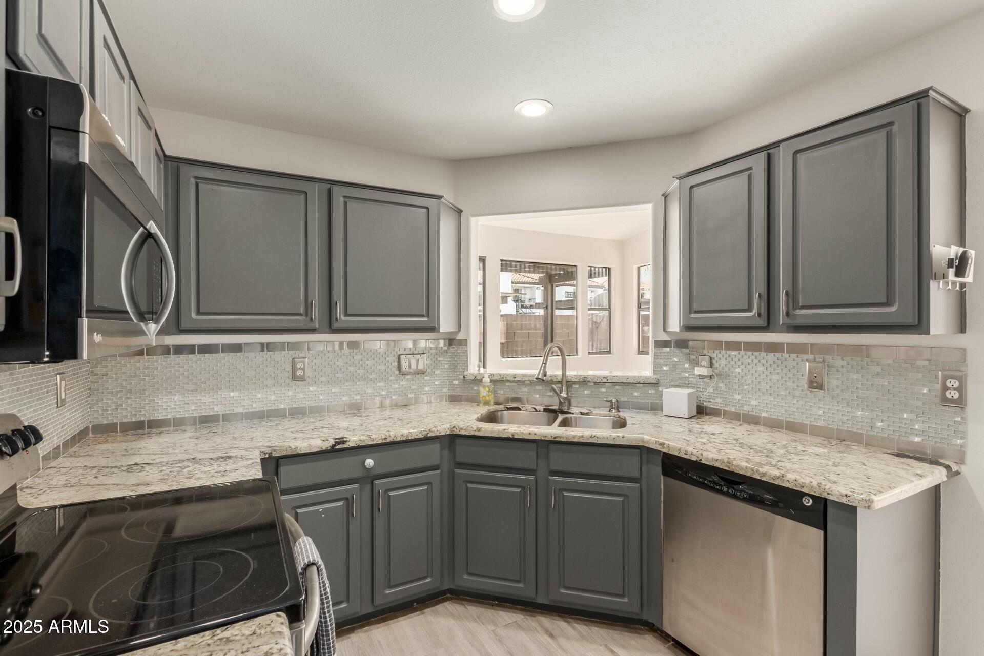 1425 S LINDSAY Road 18