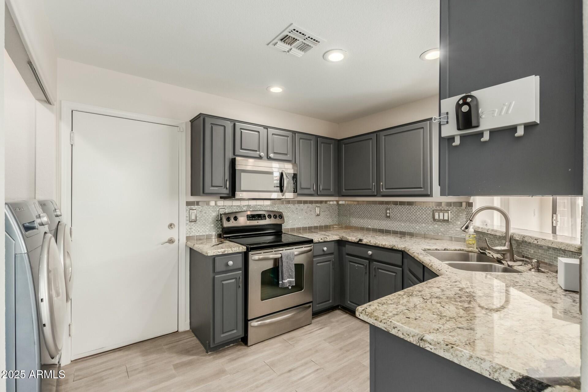 1425 S LINDSAY Road 18