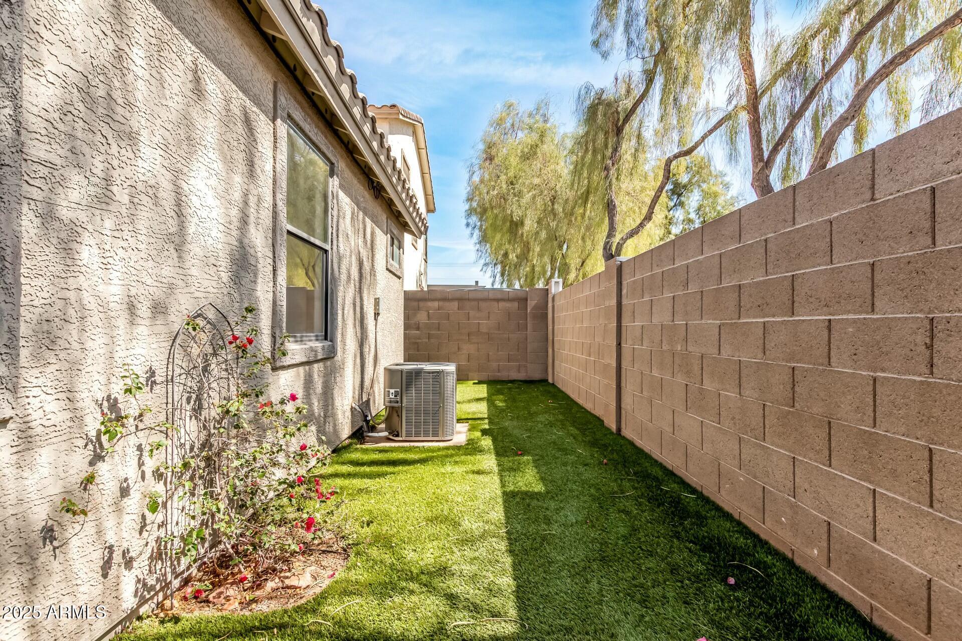 1425 S LINDSAY Road 18