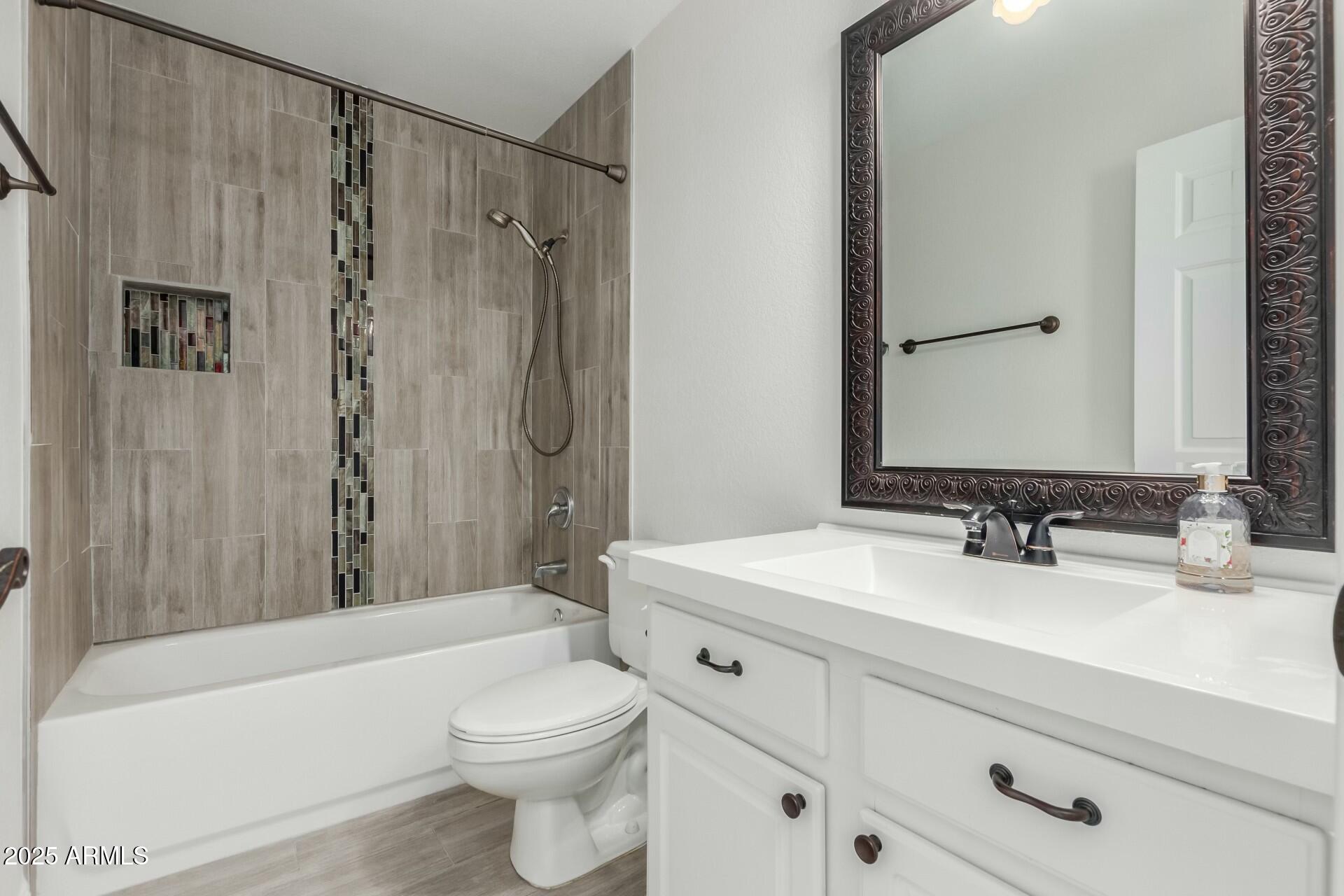1425 S LINDSAY Road 18