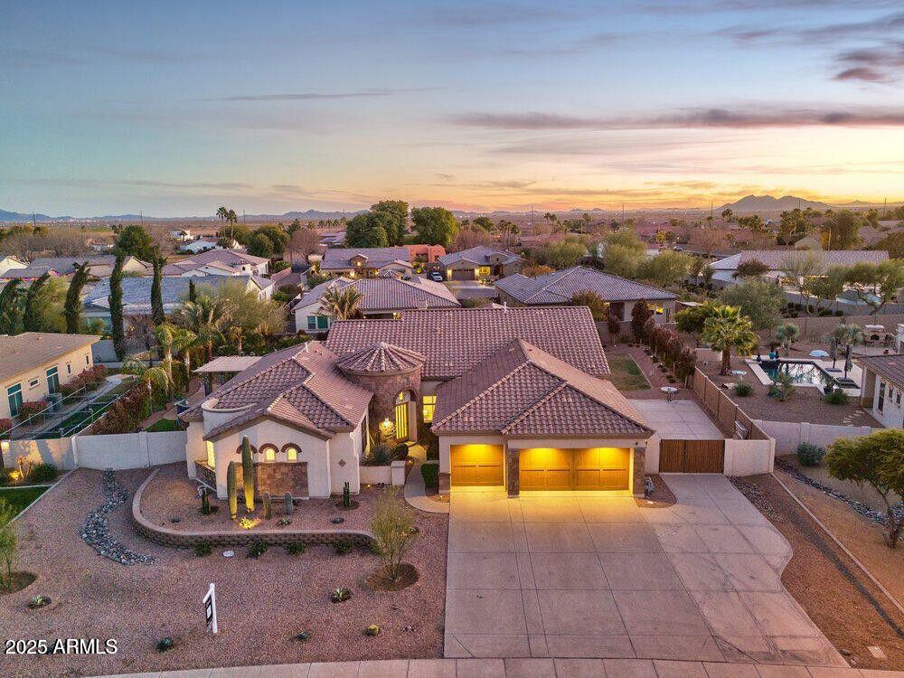 815 E COUNTY DOWN Drive