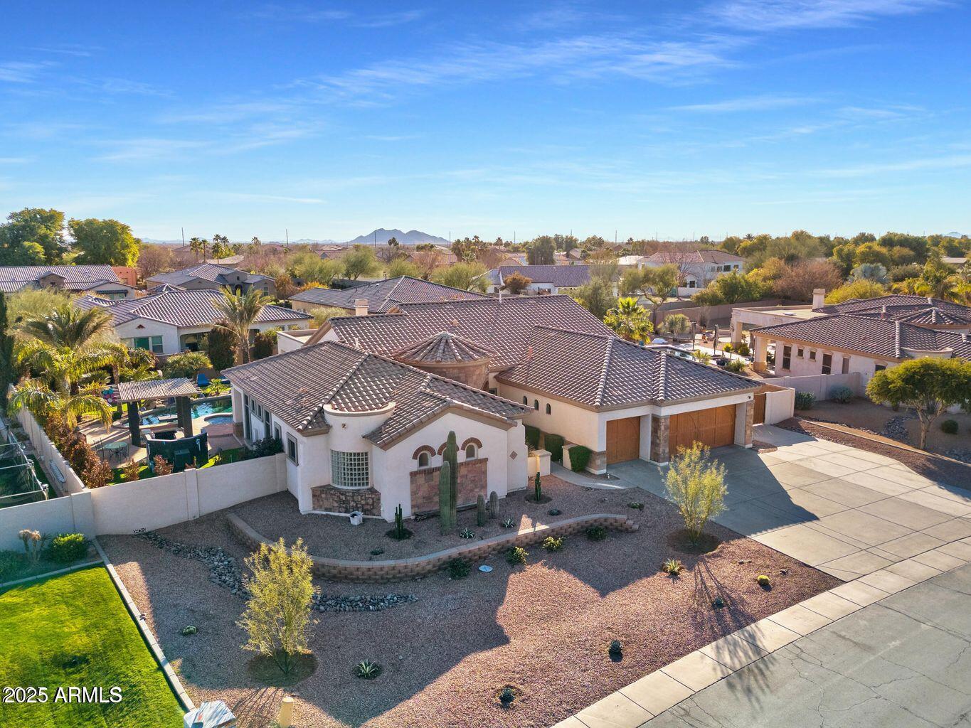 815 E COUNTY DOWN Drive