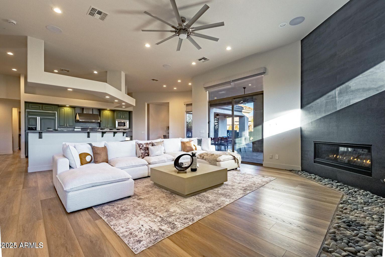 815 E COUNTY DOWN Drive