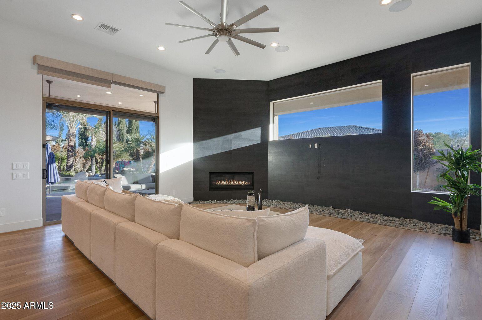 815 E COUNTY DOWN Drive