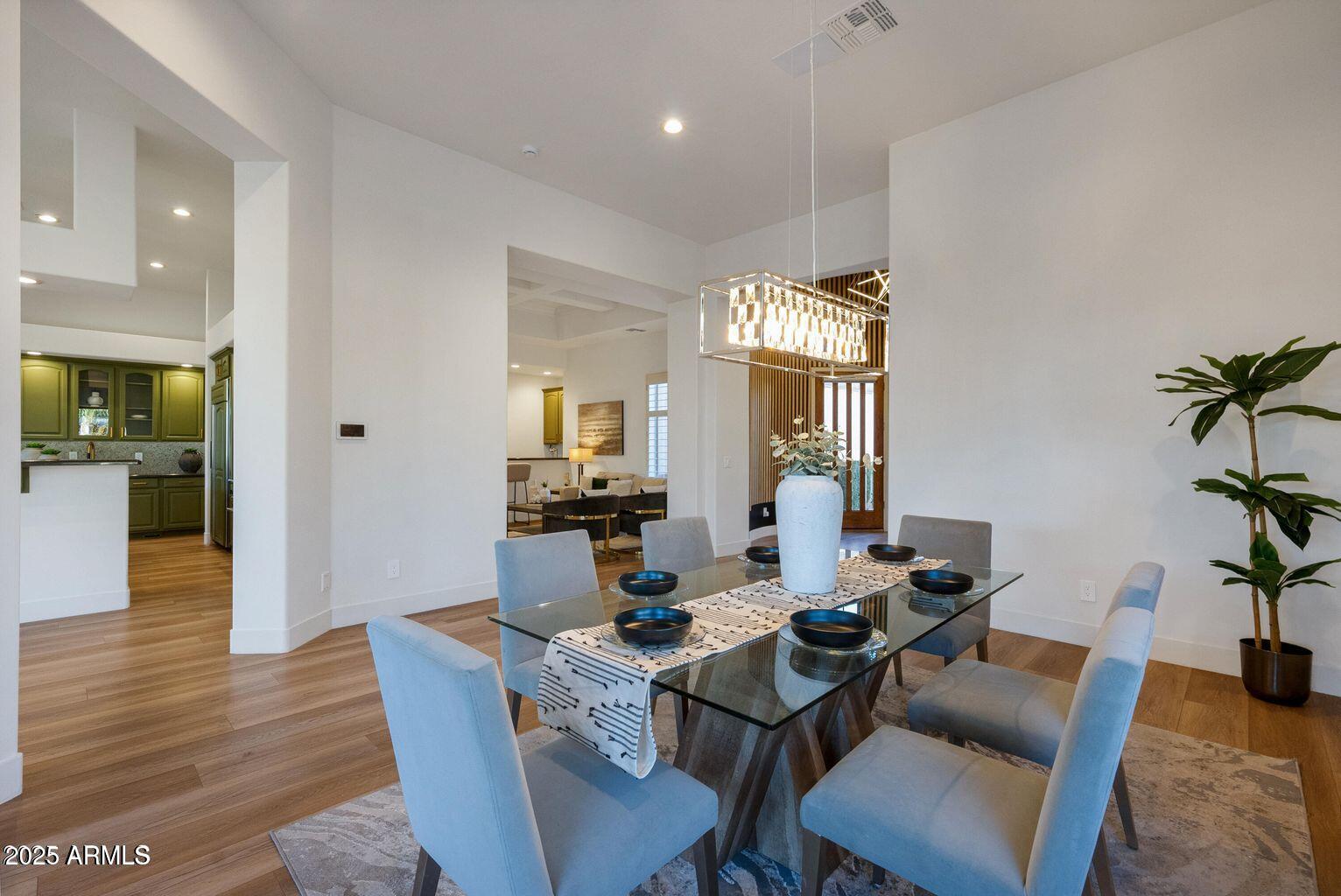 815 E COUNTY DOWN Drive