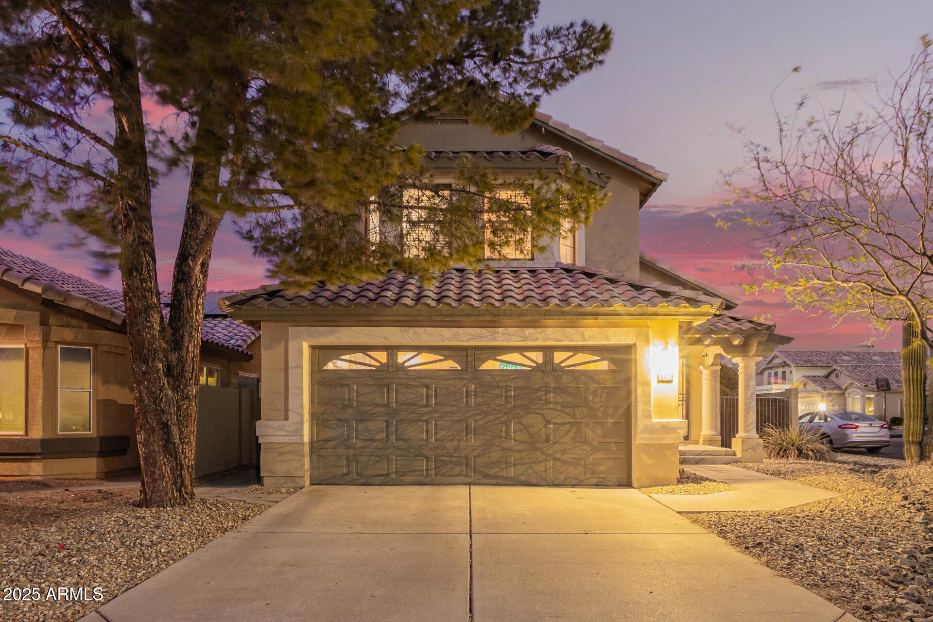 1226 E MICHELLE Drive