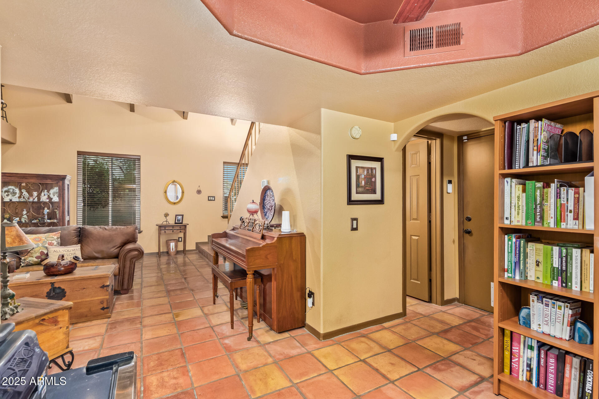 1226 E MICHELLE Drive
