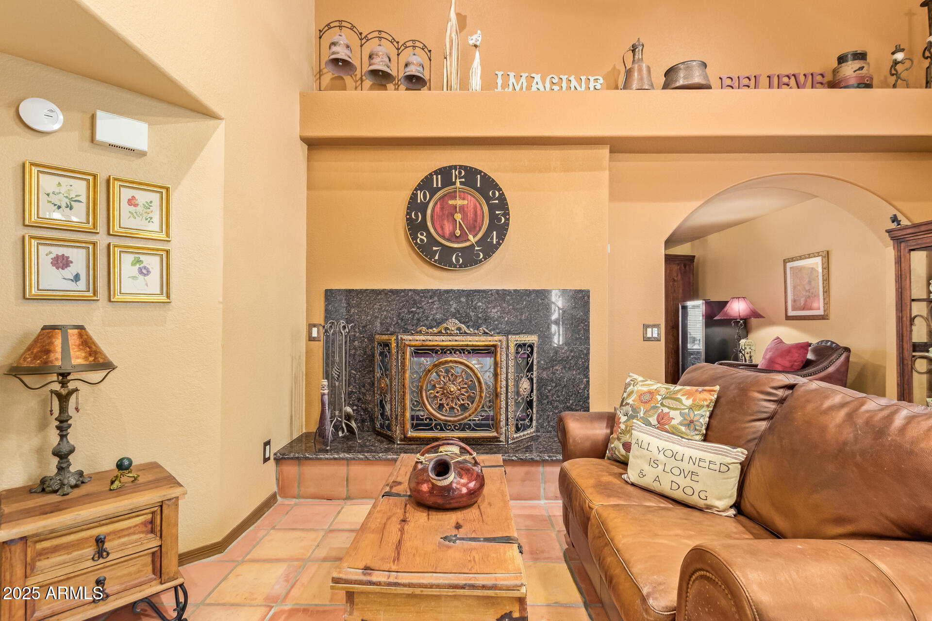 1226 E MICHELLE Drive