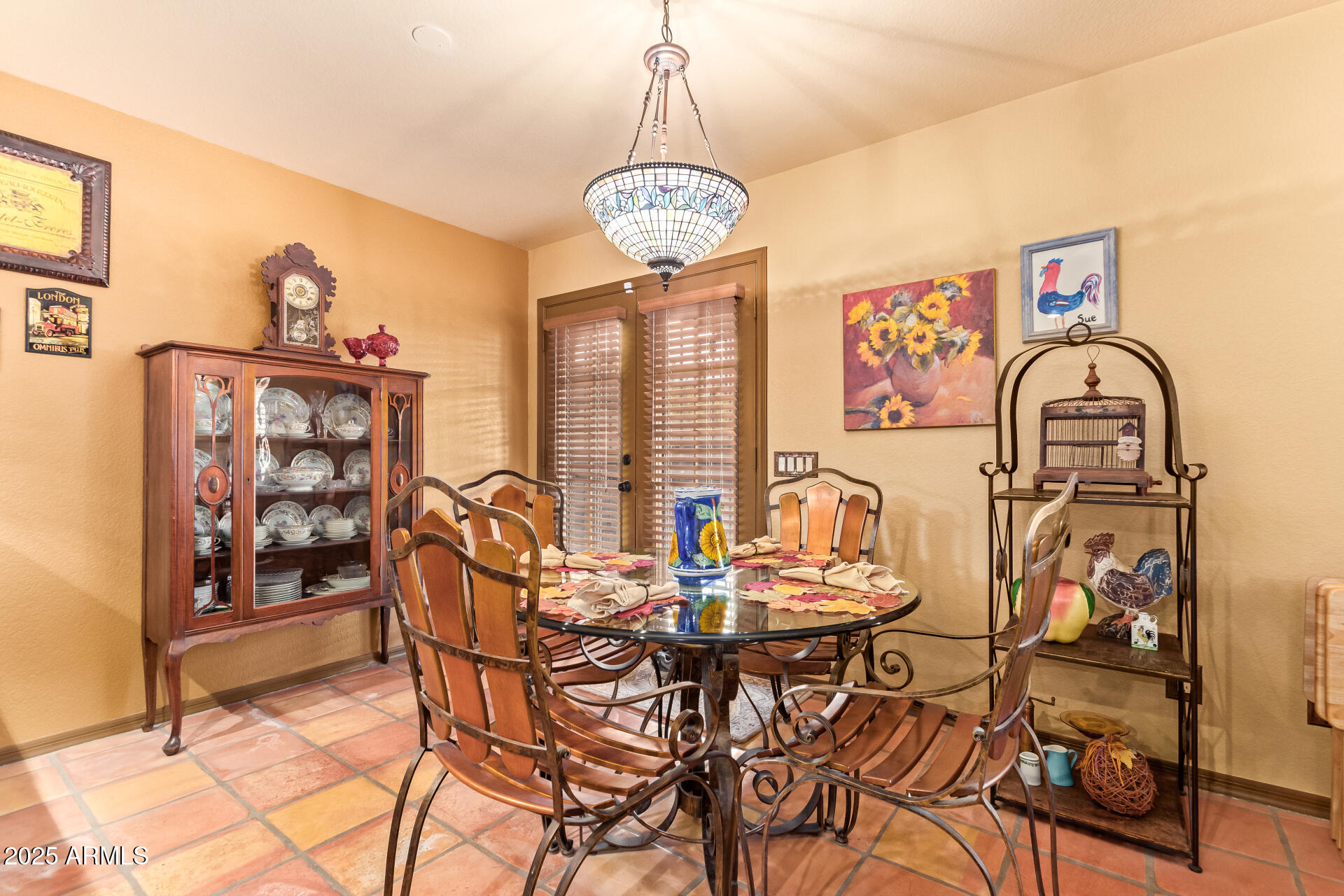 1226 E MICHELLE Drive