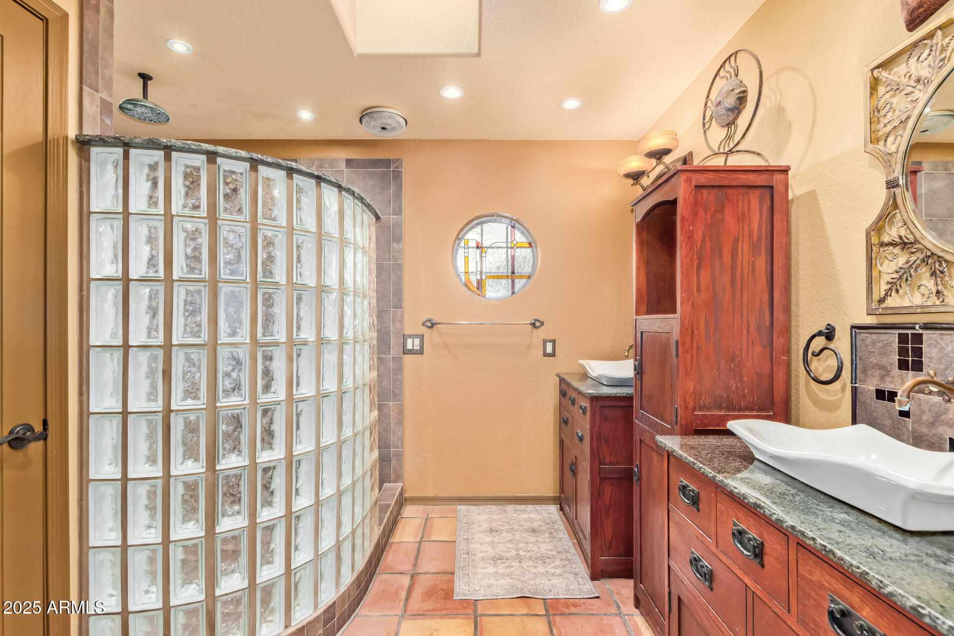 1226 E MICHELLE Drive