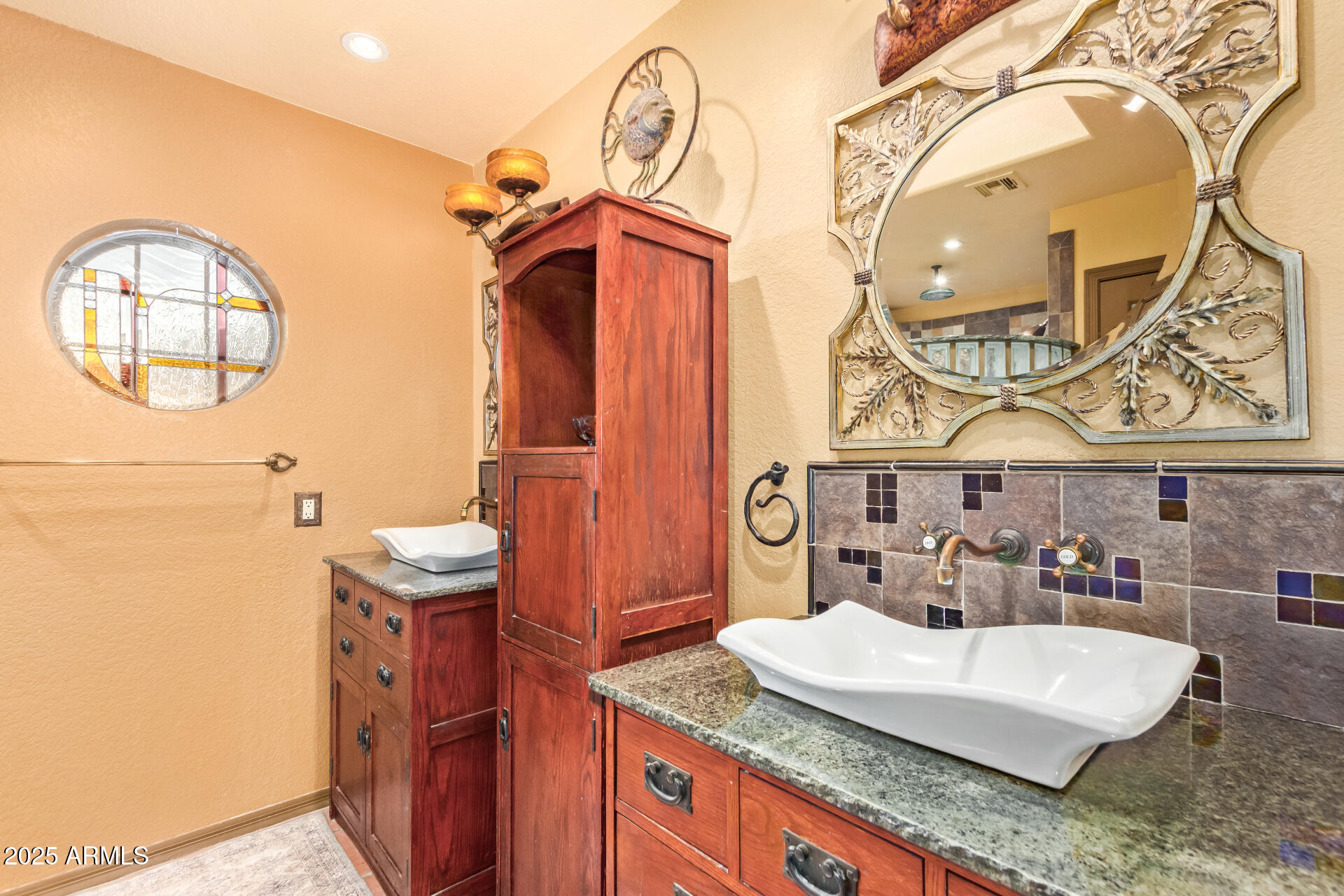 1226 E MICHELLE Drive