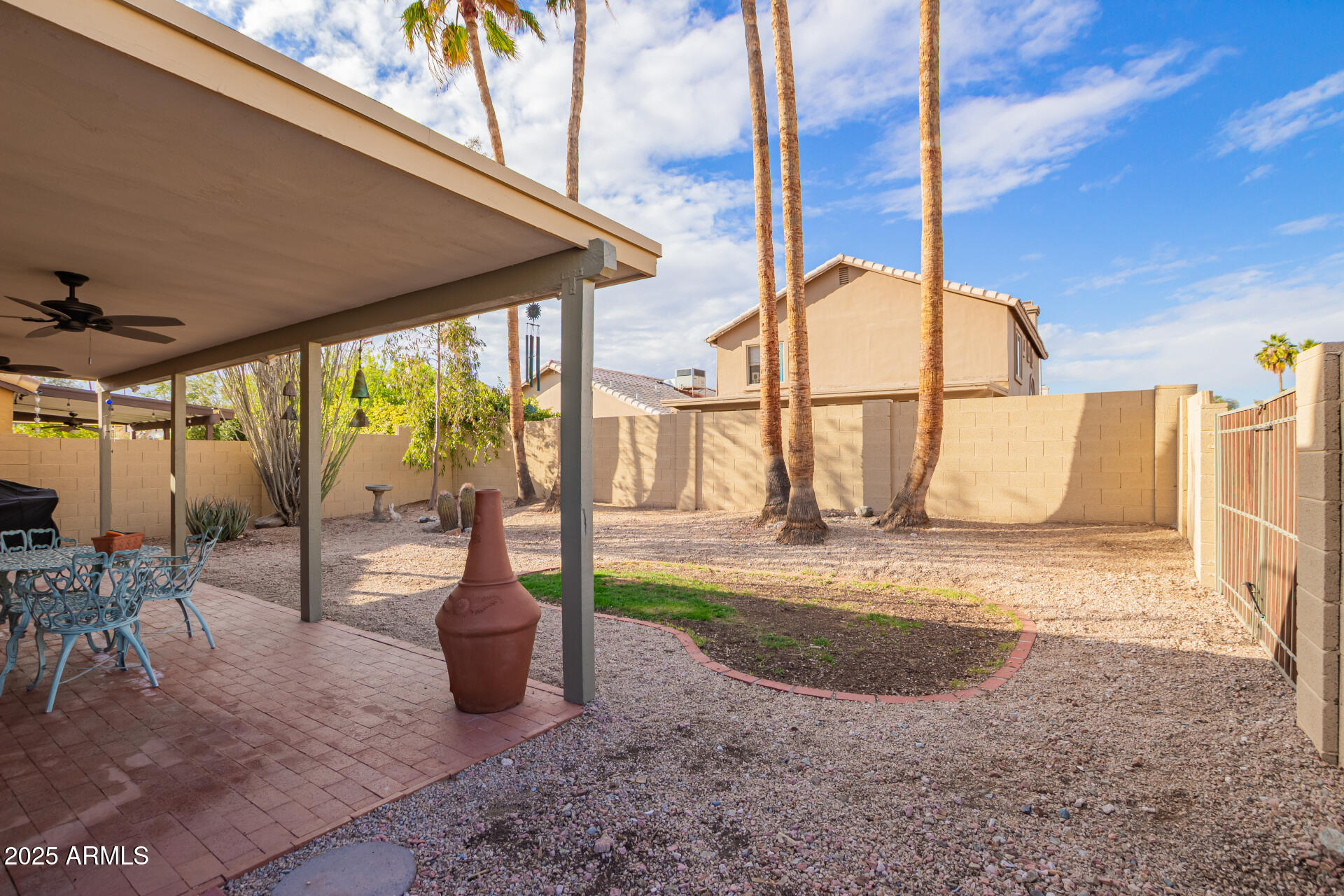 1226 E MICHELLE Drive