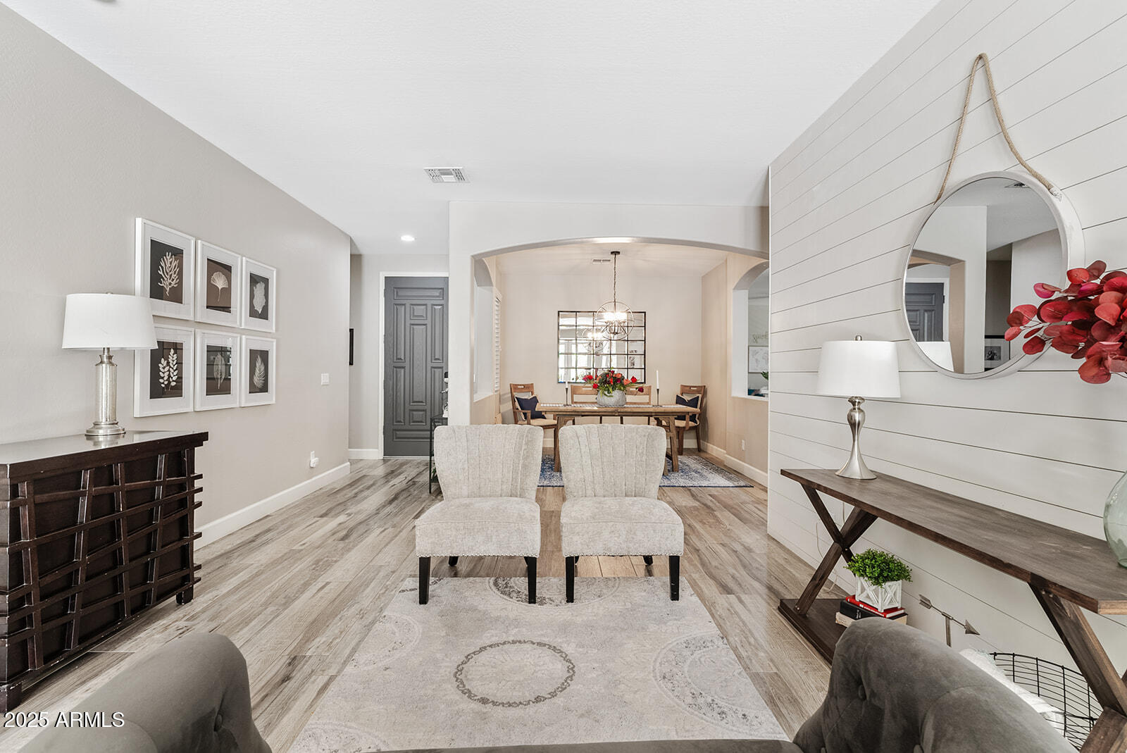 2117 E GLACIER Place