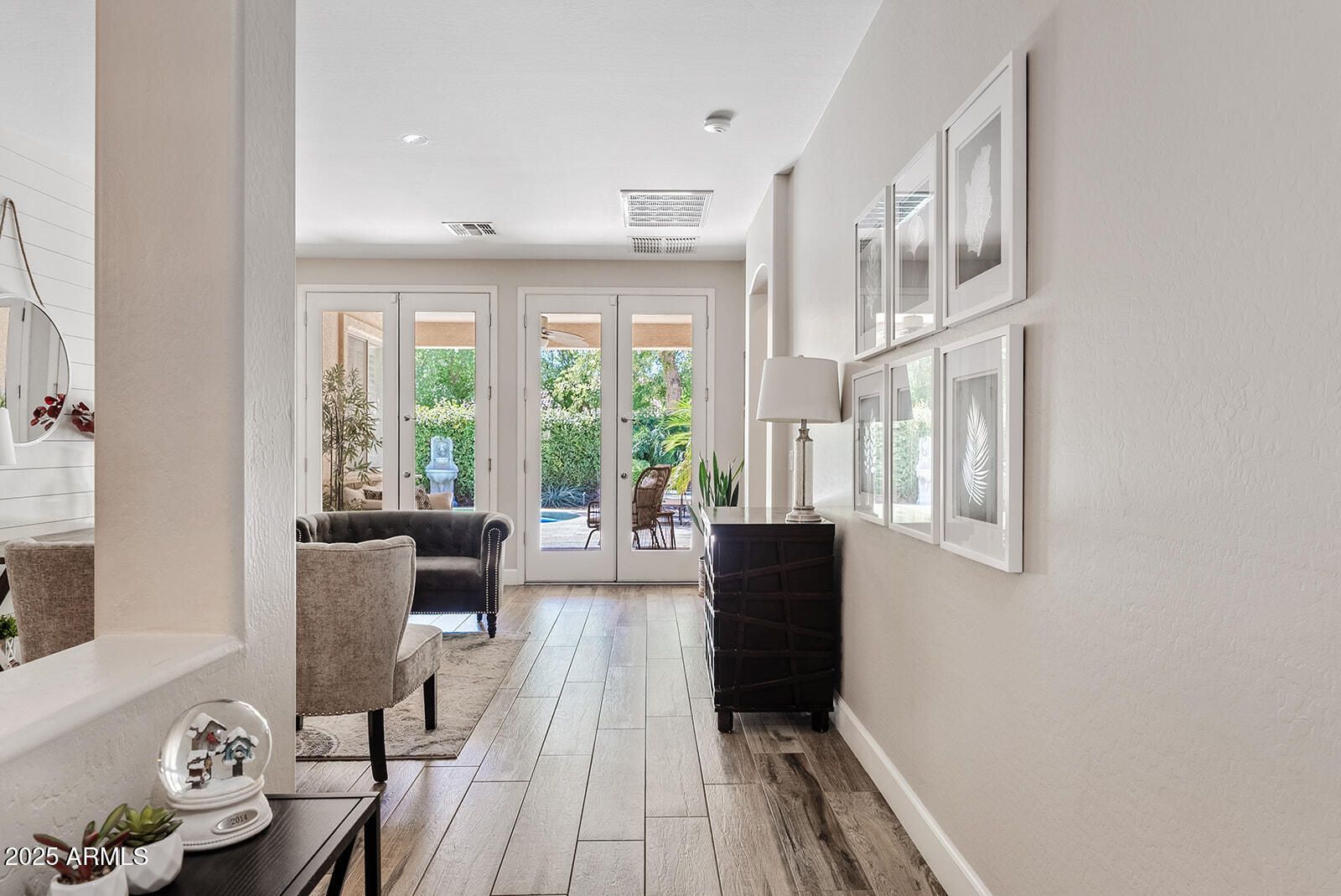 2117 E GLACIER Place