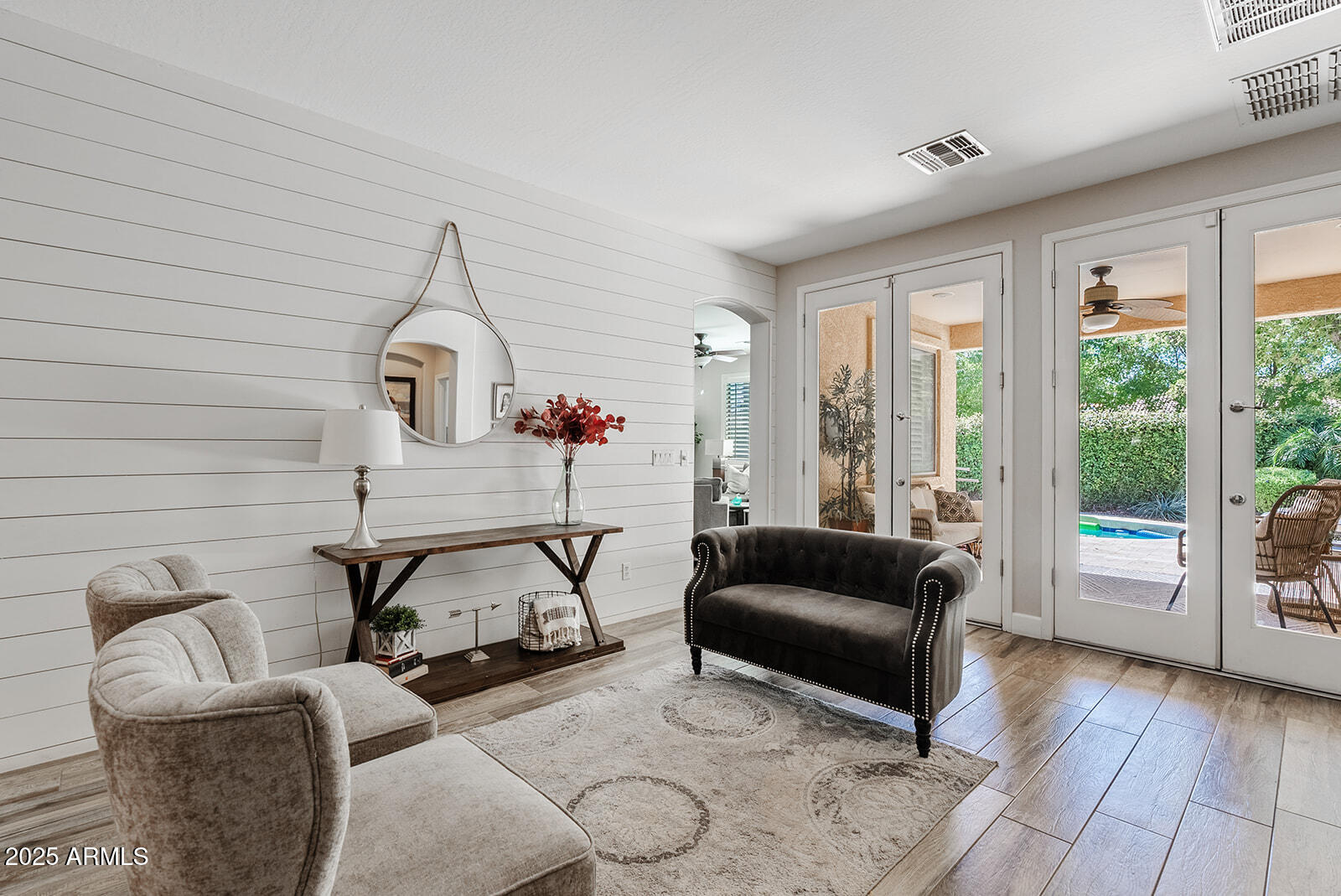 2117 E GLACIER Place