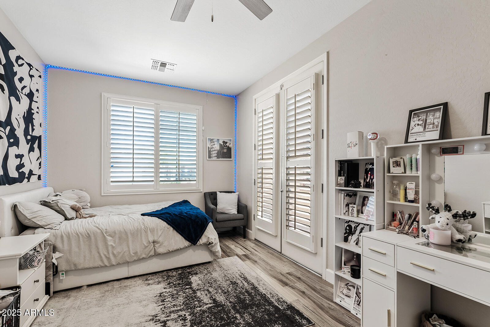 2117 E GLACIER Place