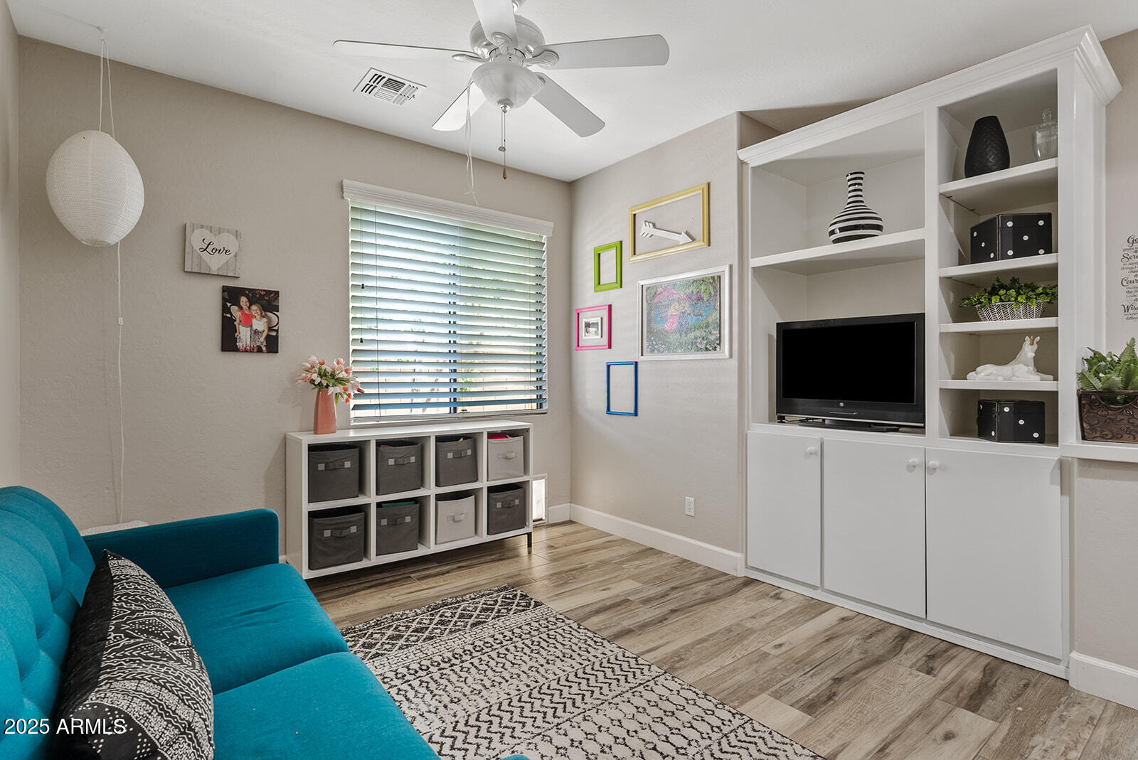 2117 E GLACIER Place