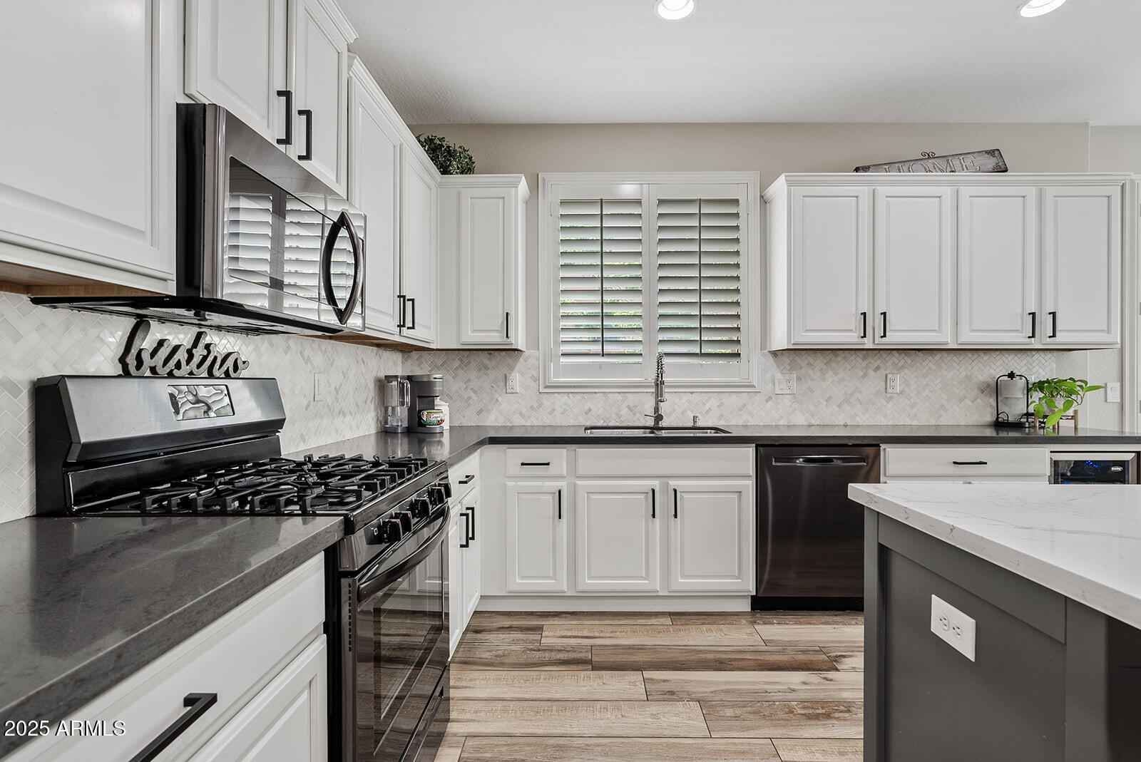 2117 E GLACIER Place