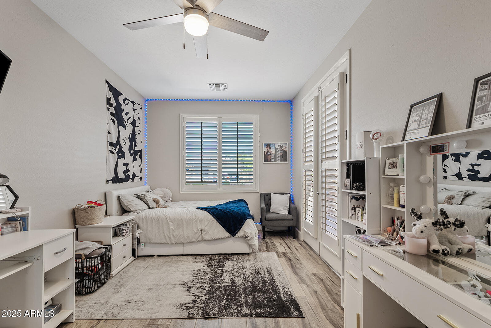 2117 E GLACIER Place