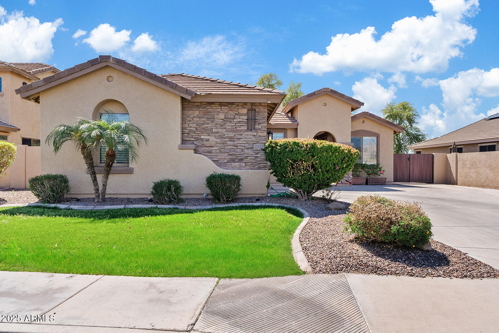 2117 E GLACIER Place