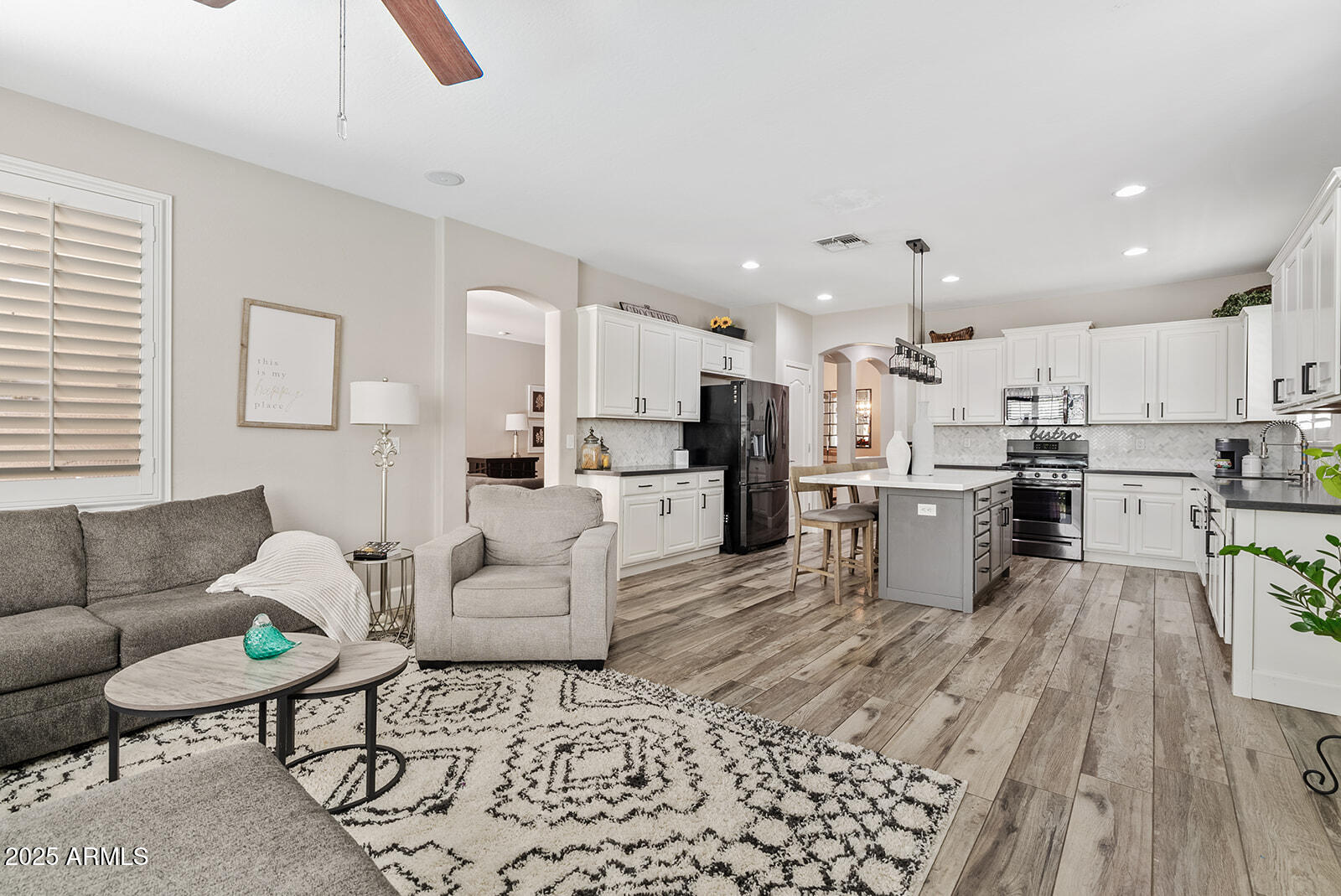 2117 E GLACIER Place